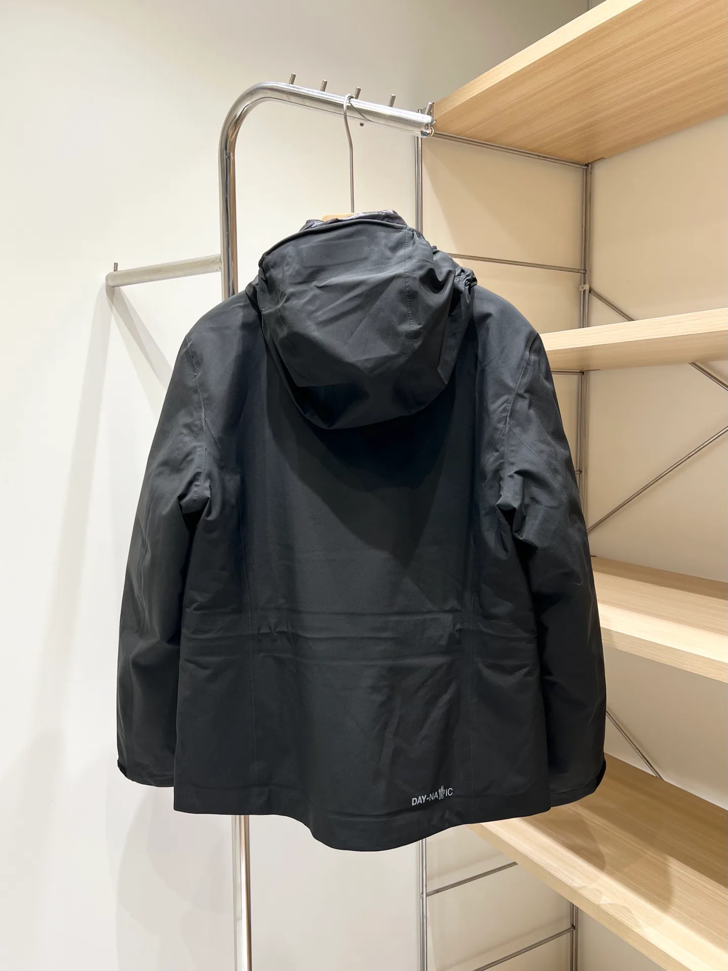 Women's Jackets And Down Jackets MONCLER 18131361