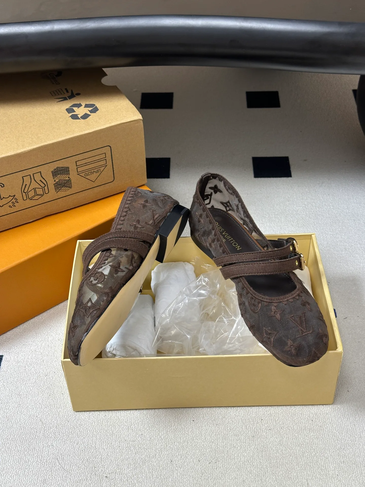 Women's Ballet Flats LOUIS VUITTON 18340939