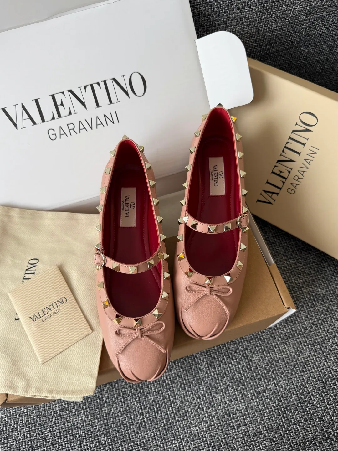 Women's Ballet Flats VALENTINO 18243752