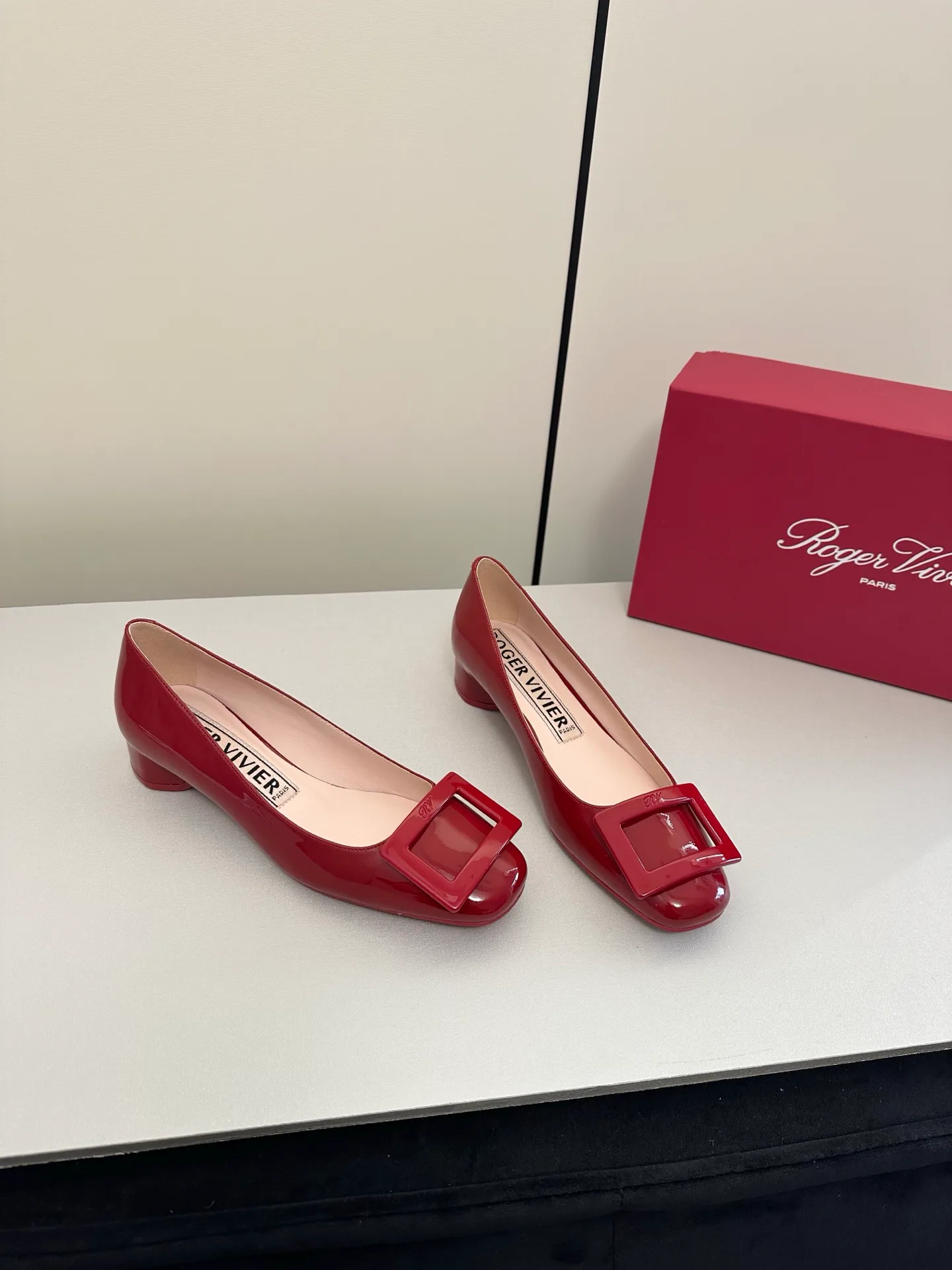 Women's Ballet Flats ROGER VIVIER 17624466