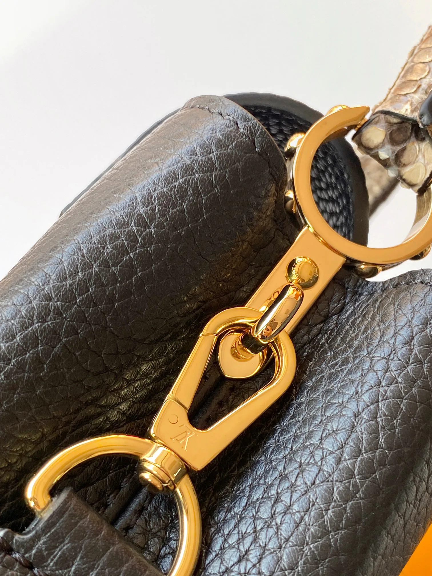Women's Classic Handbags LOUIS VUITTON 18521014