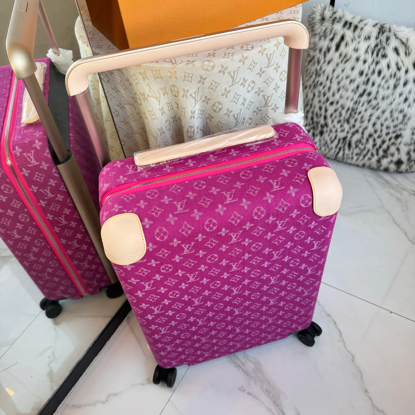 Suitcases LOUIS VUITTON 17675226