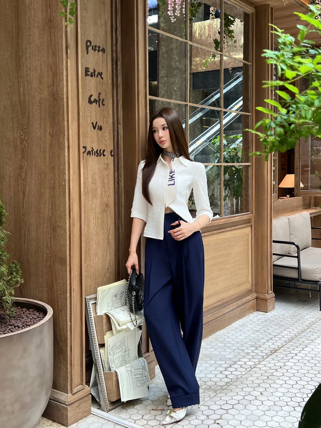 Women's Trousers CHANEL 18221145