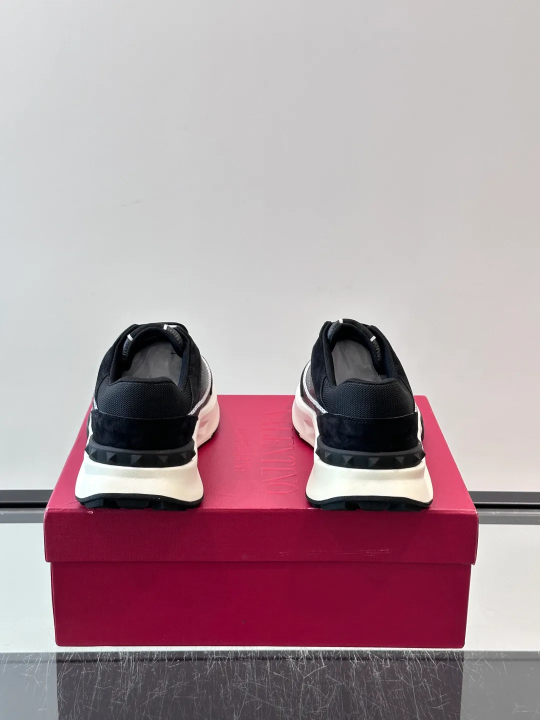 Men's Sneakers VALENTINO 18500689