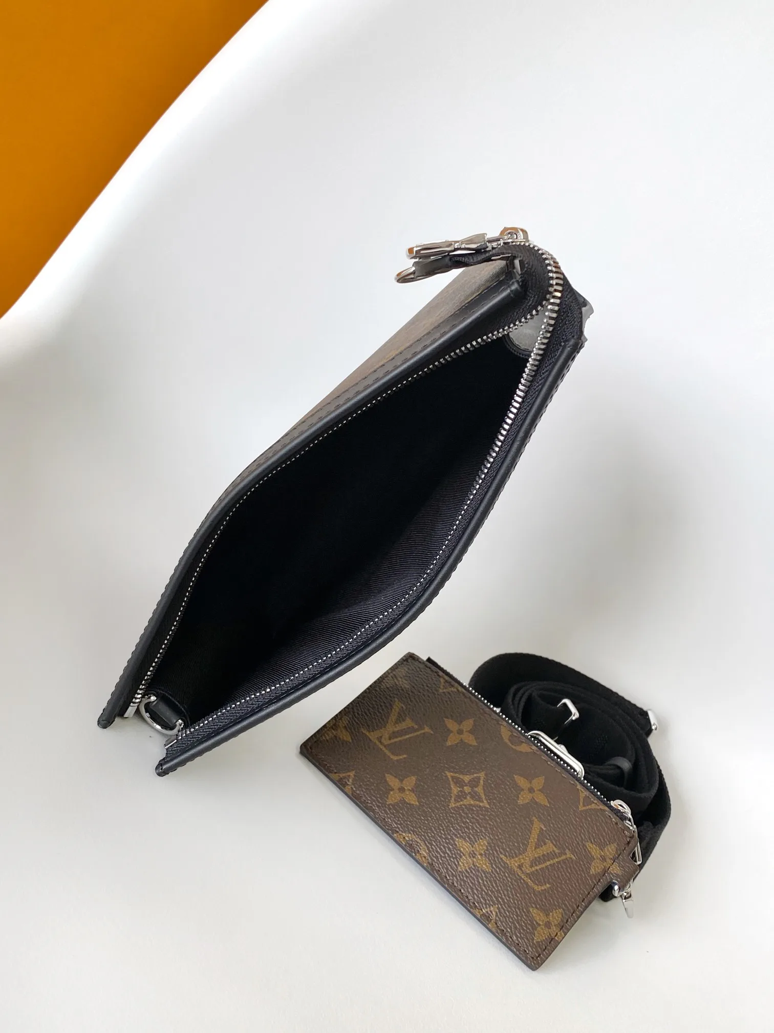 Women's Shoulder Bags LOUIS VUITTON 17904111