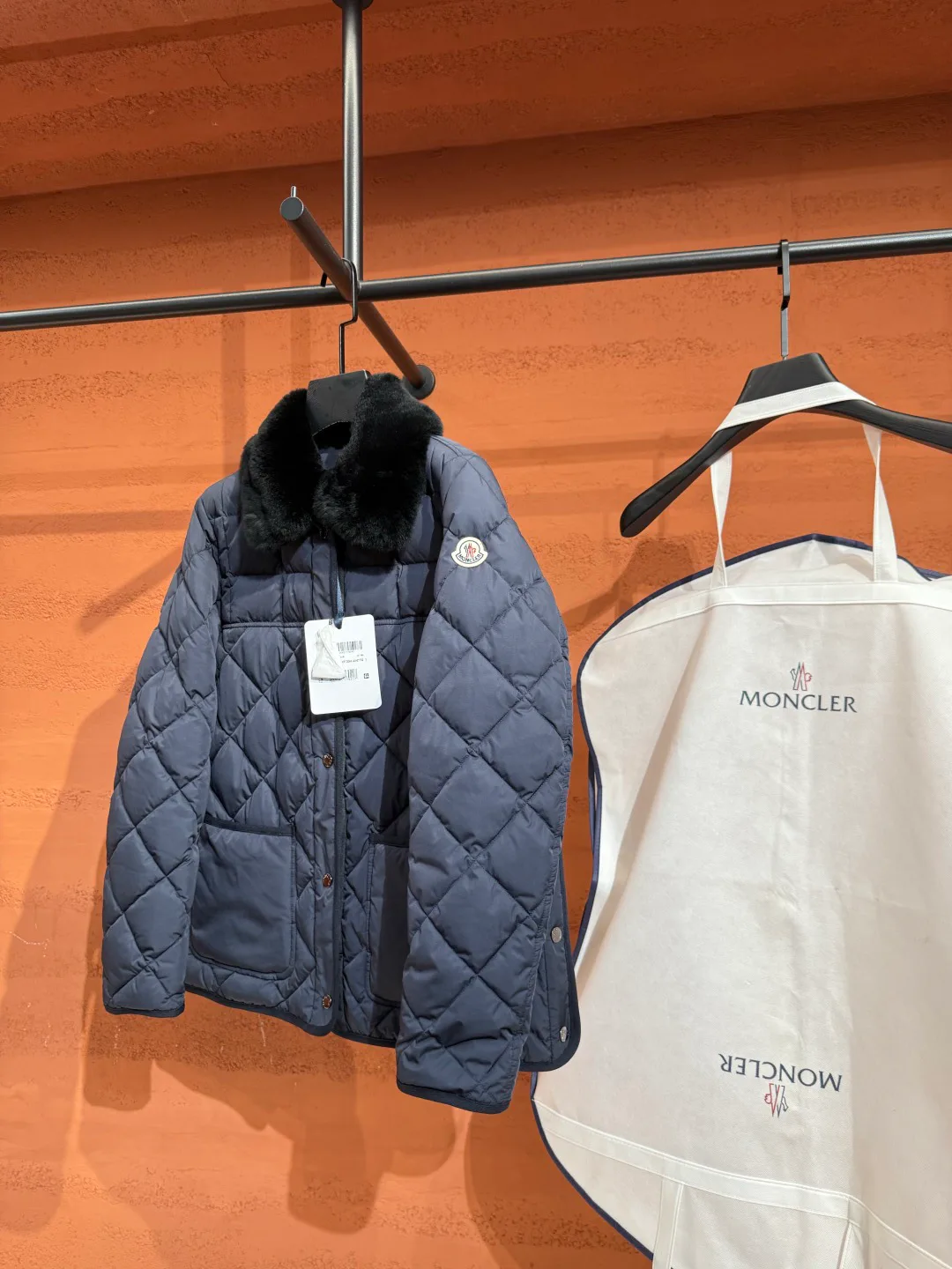 Women's Jackets And Down Jackets MONCLER 18387743