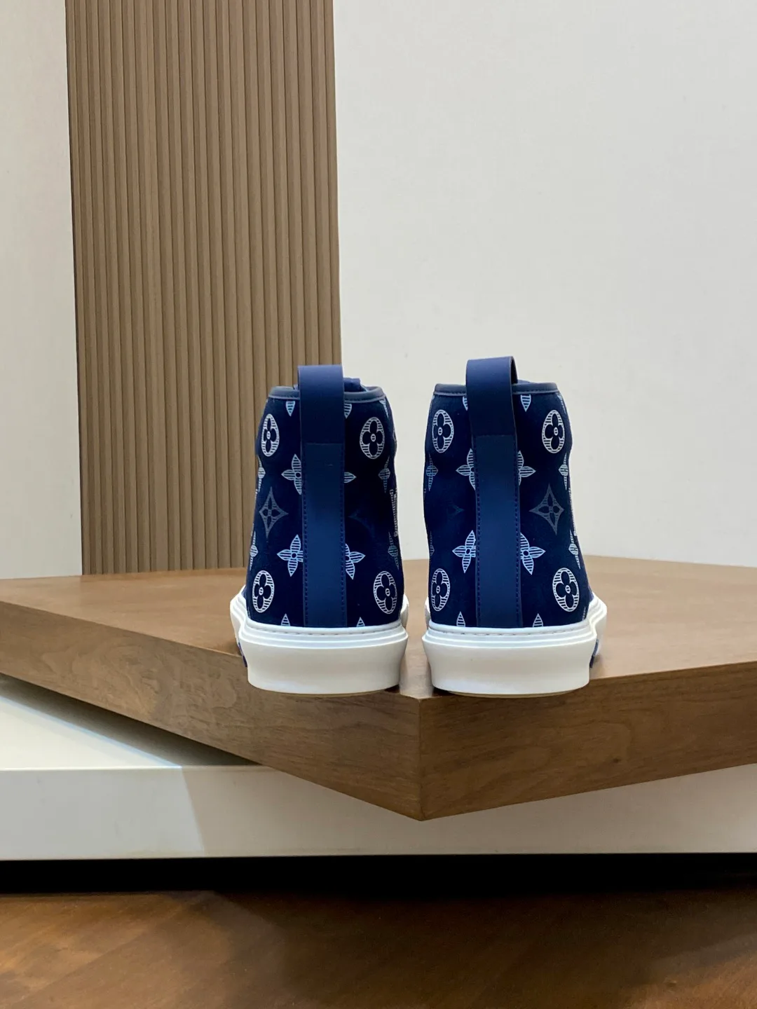 Men's Sneakers LOUIS VUITTON 18363476