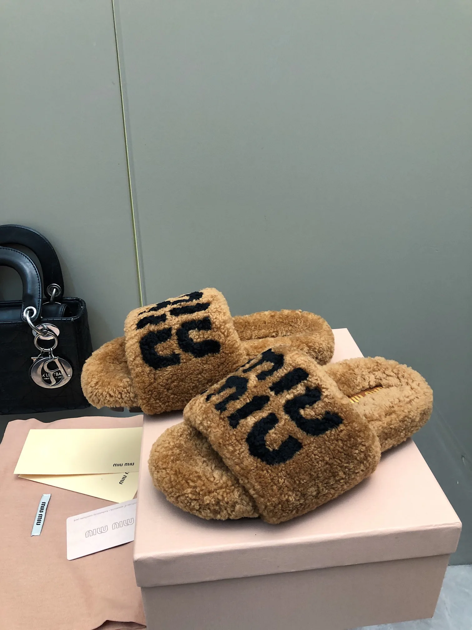 Women's Slippers MIU MIU 17906994