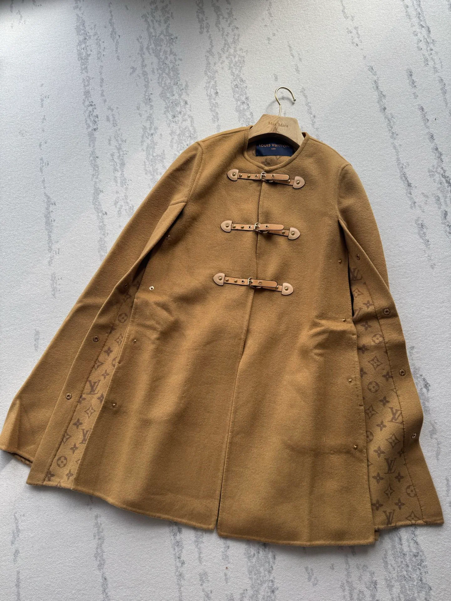 Women's Coats LOUIS VUITTON 18361593