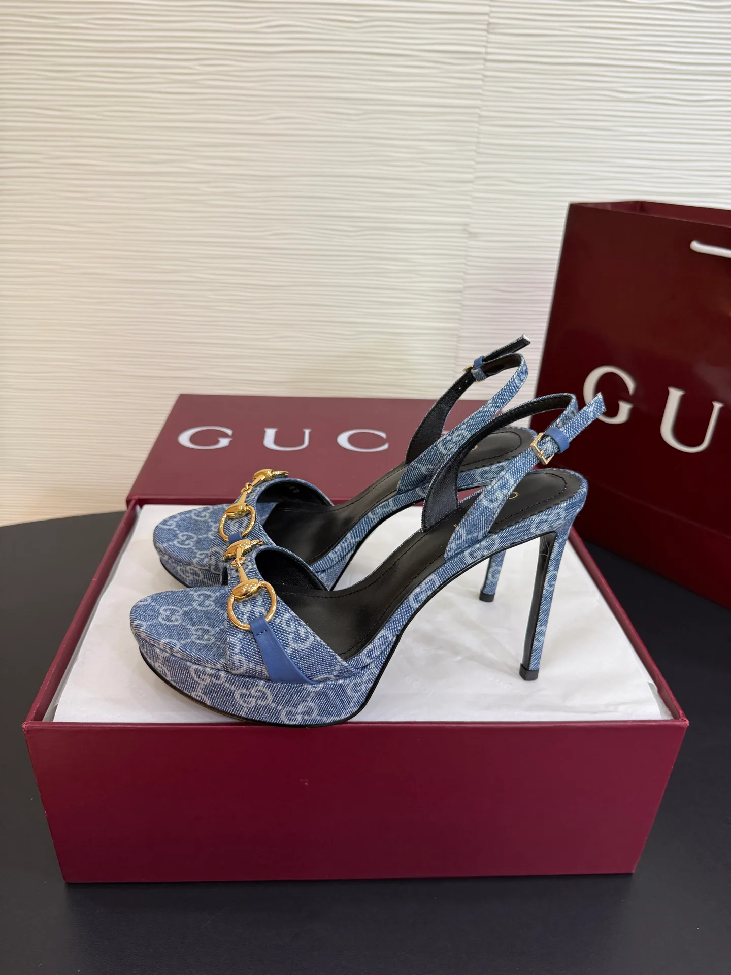 Women's Open-Toe Sandals GUCCI 18071180