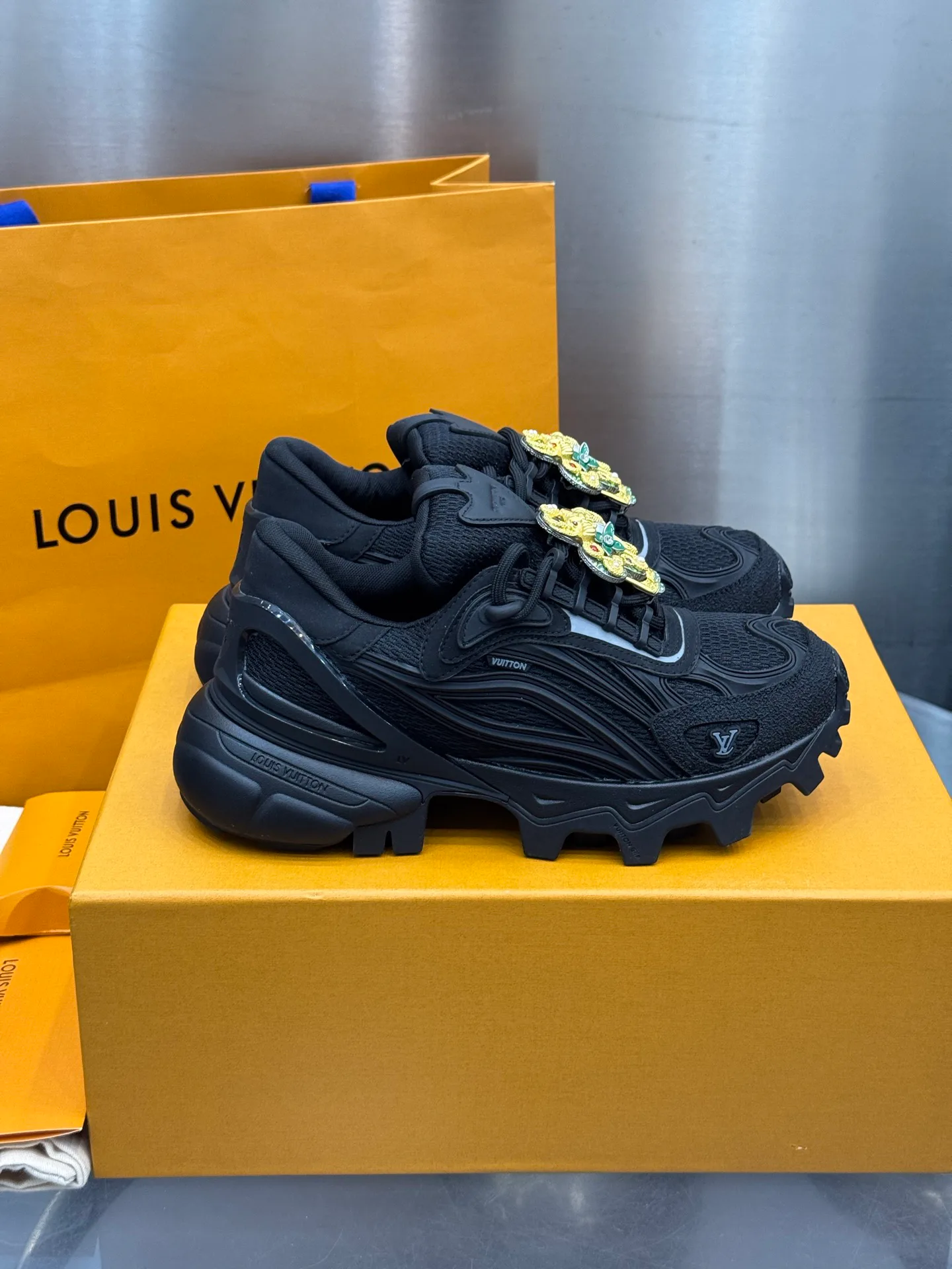 Women's Sneakers LOUIS VUITTON 18202602