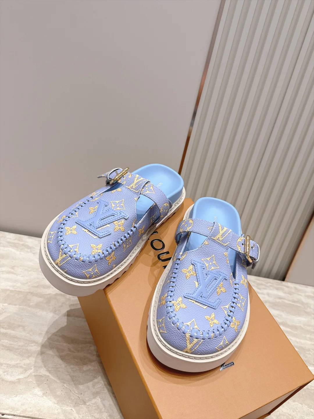 Women's Mules And Clogs LOUIS VUITTON 18187132