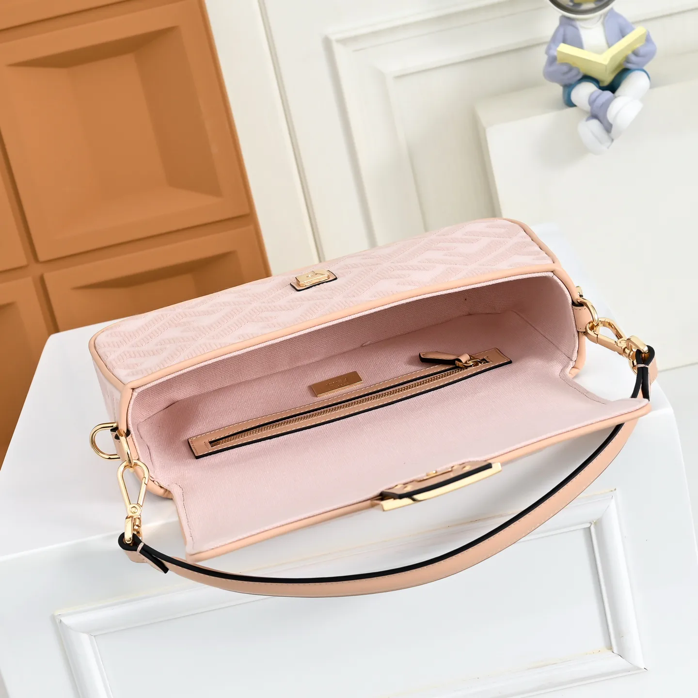 Women's Classic Handbags FENDI 18004262