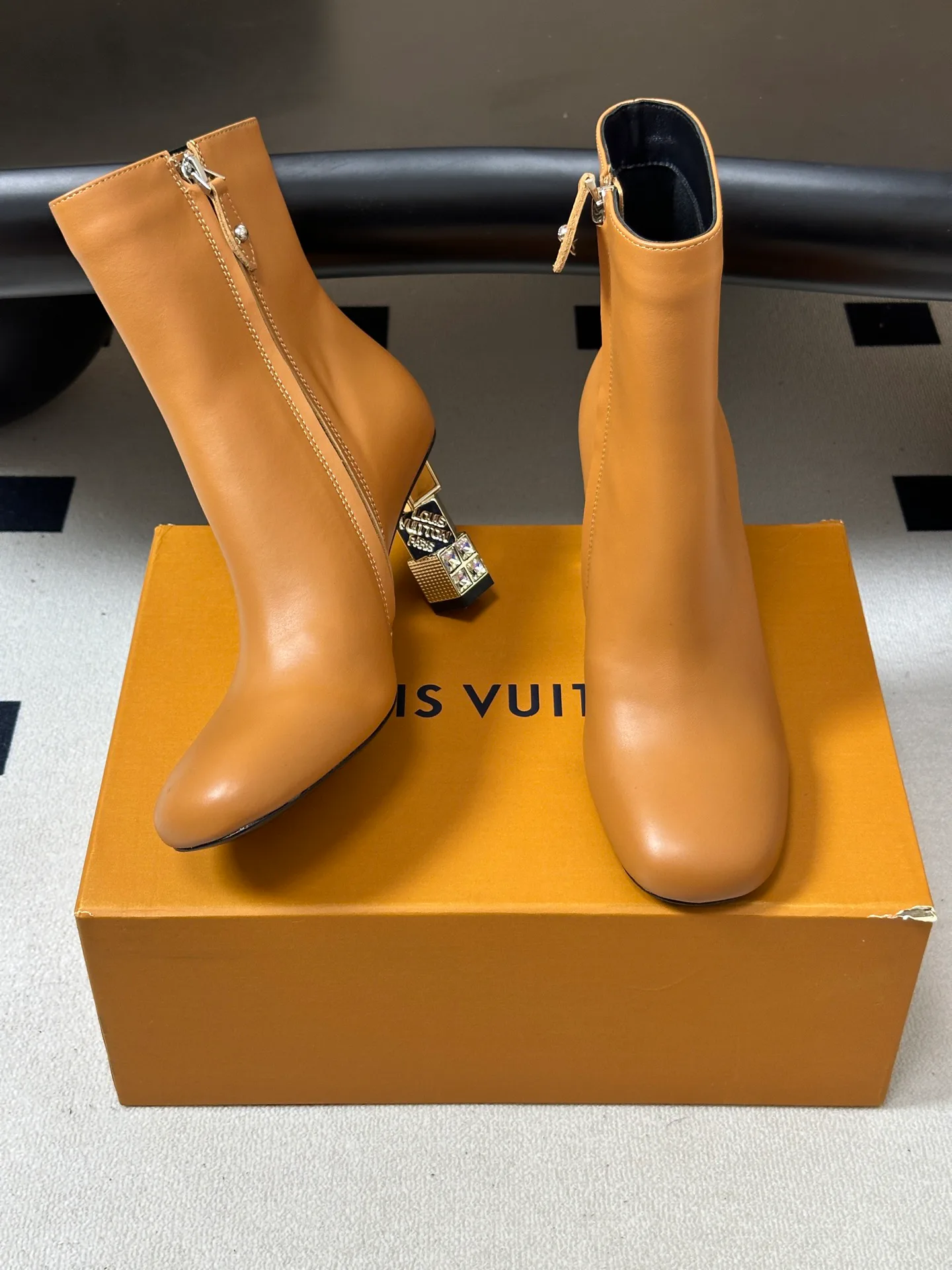Women's Booties LOUIS VUITTON 18388131