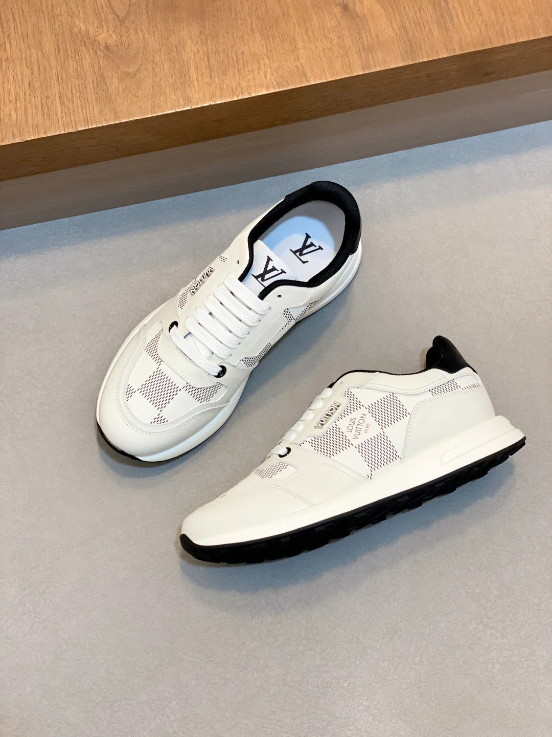 Men's Sneakers LOUIS VUITTON 18274585