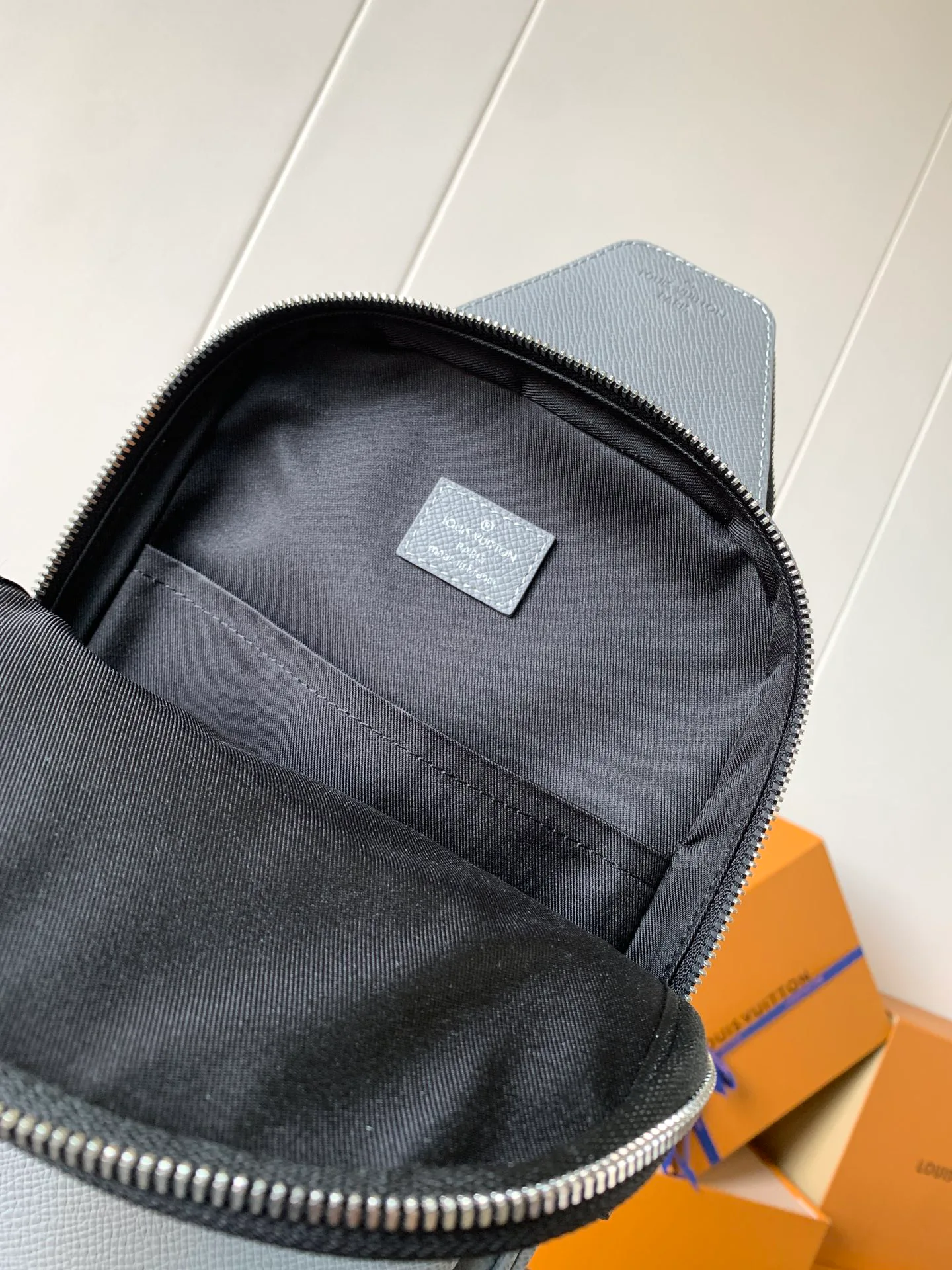 Women's Shoulder Bags LOUIS VUITTON 17948724