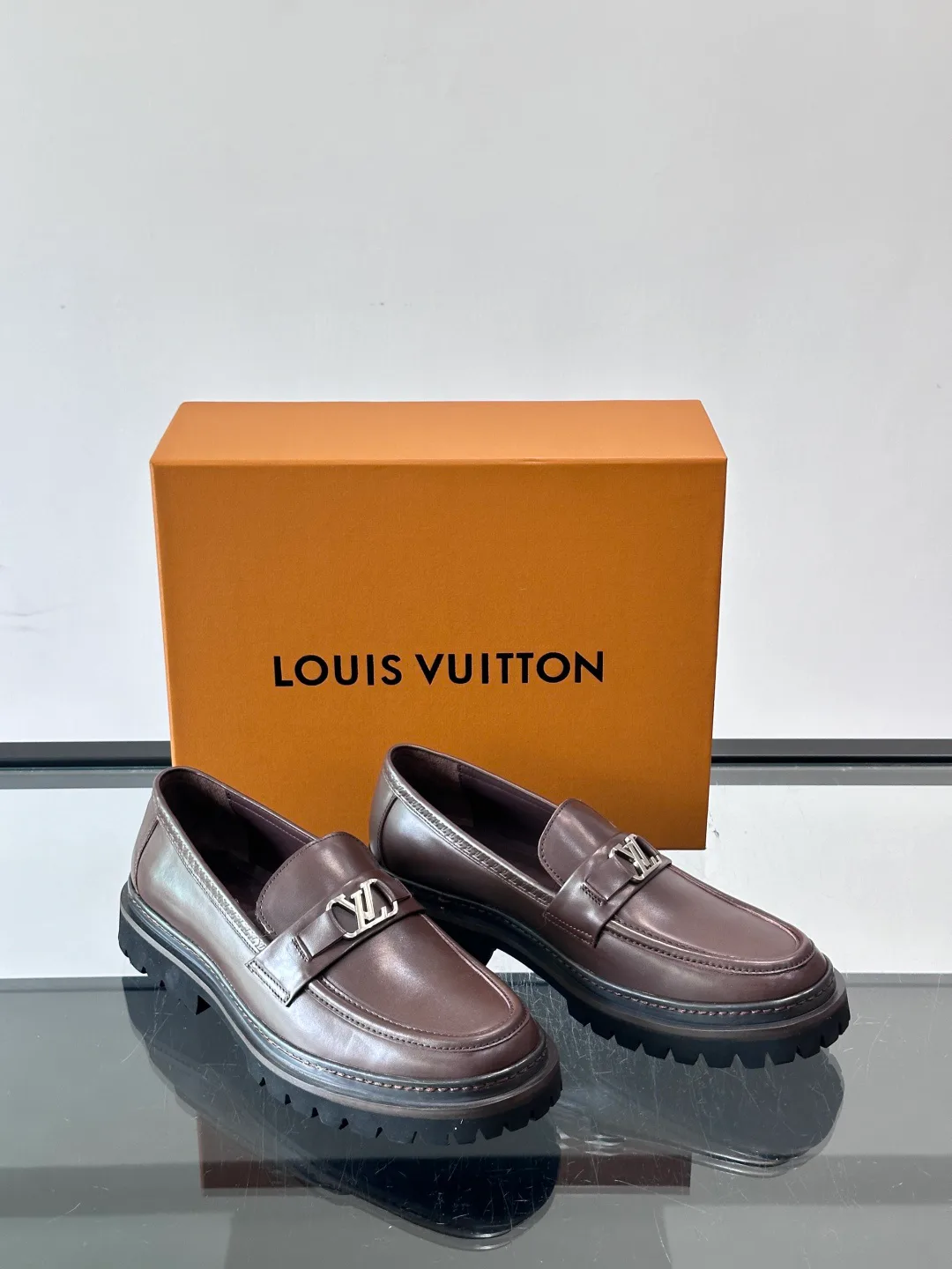 Men's Loafers And Dress Shoes LOUIS VUITTON 17646072