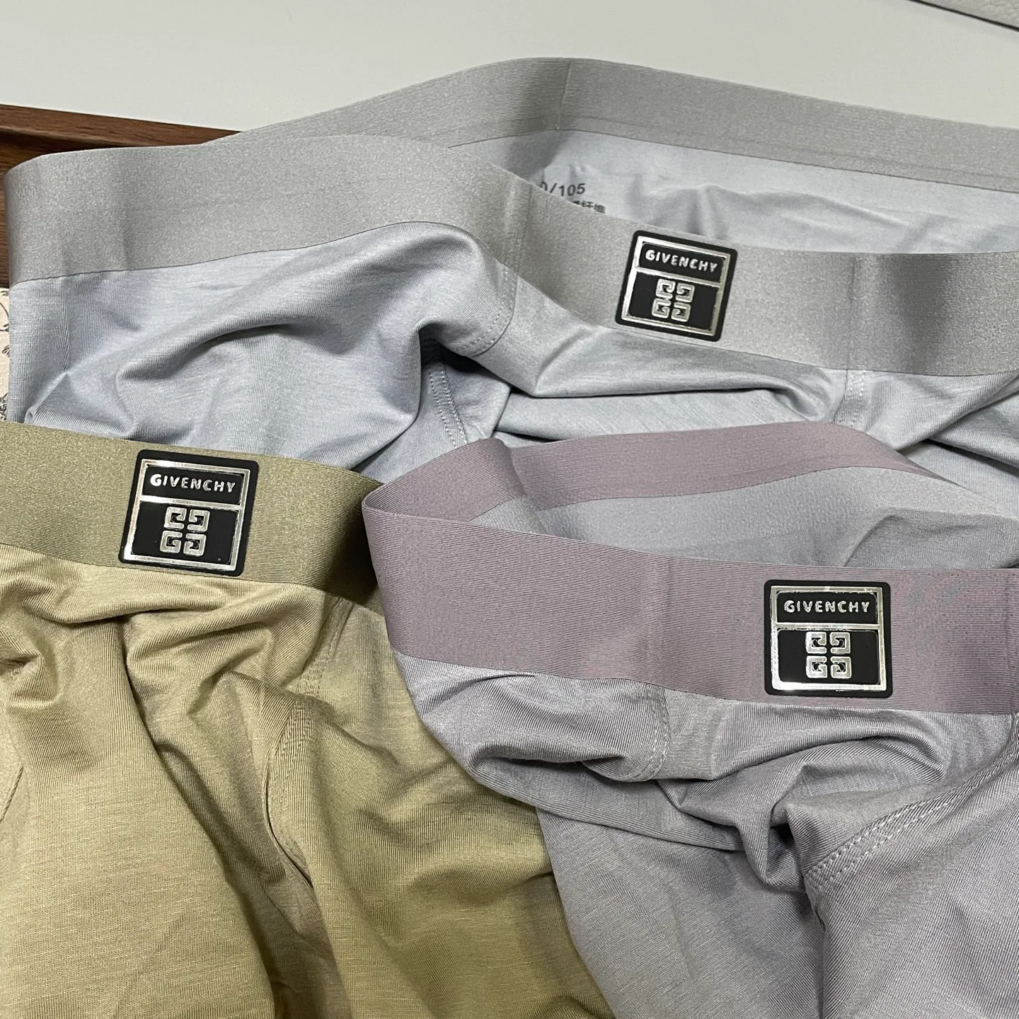 Men's Shorts GIVENCHY 18097536