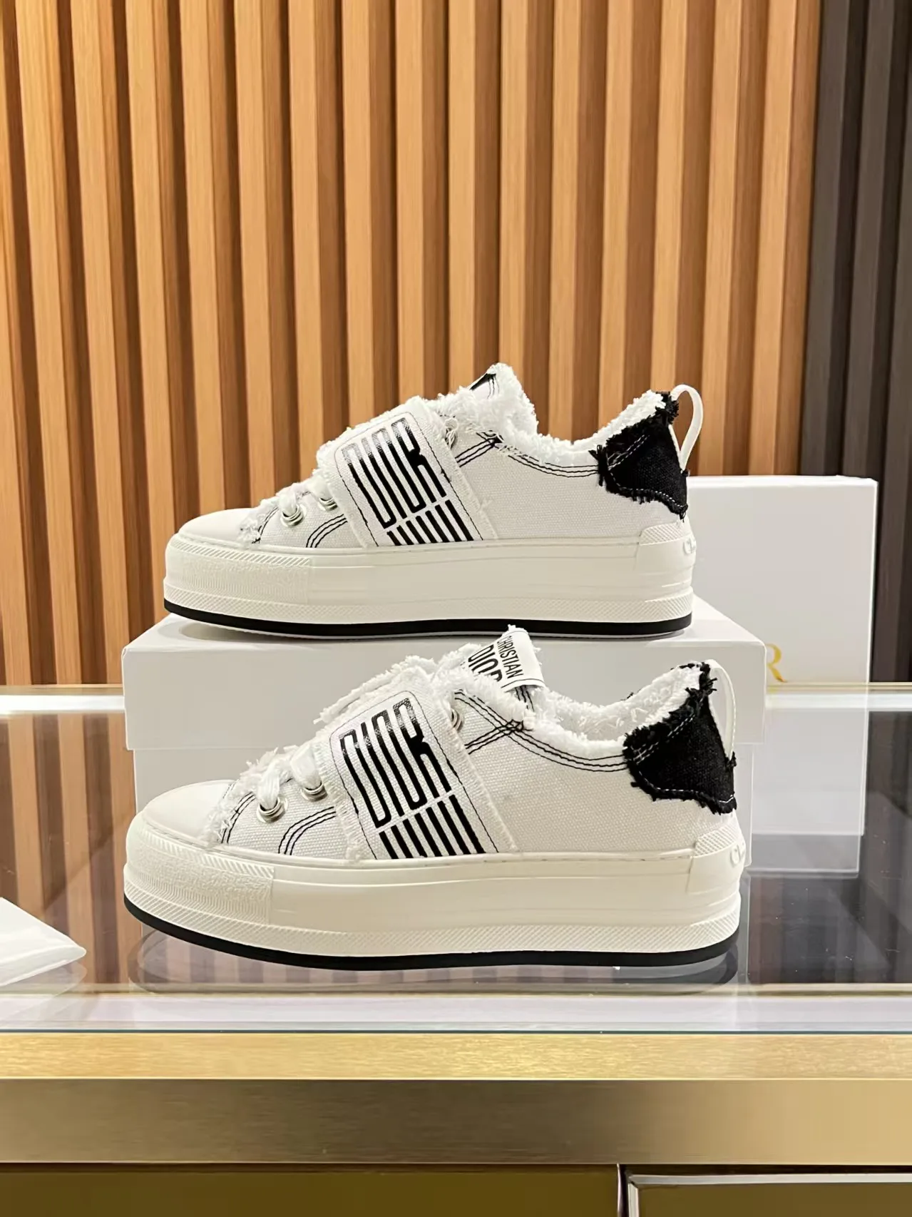 Women's Sneakers CHRISTIAN DIOR 18311537
