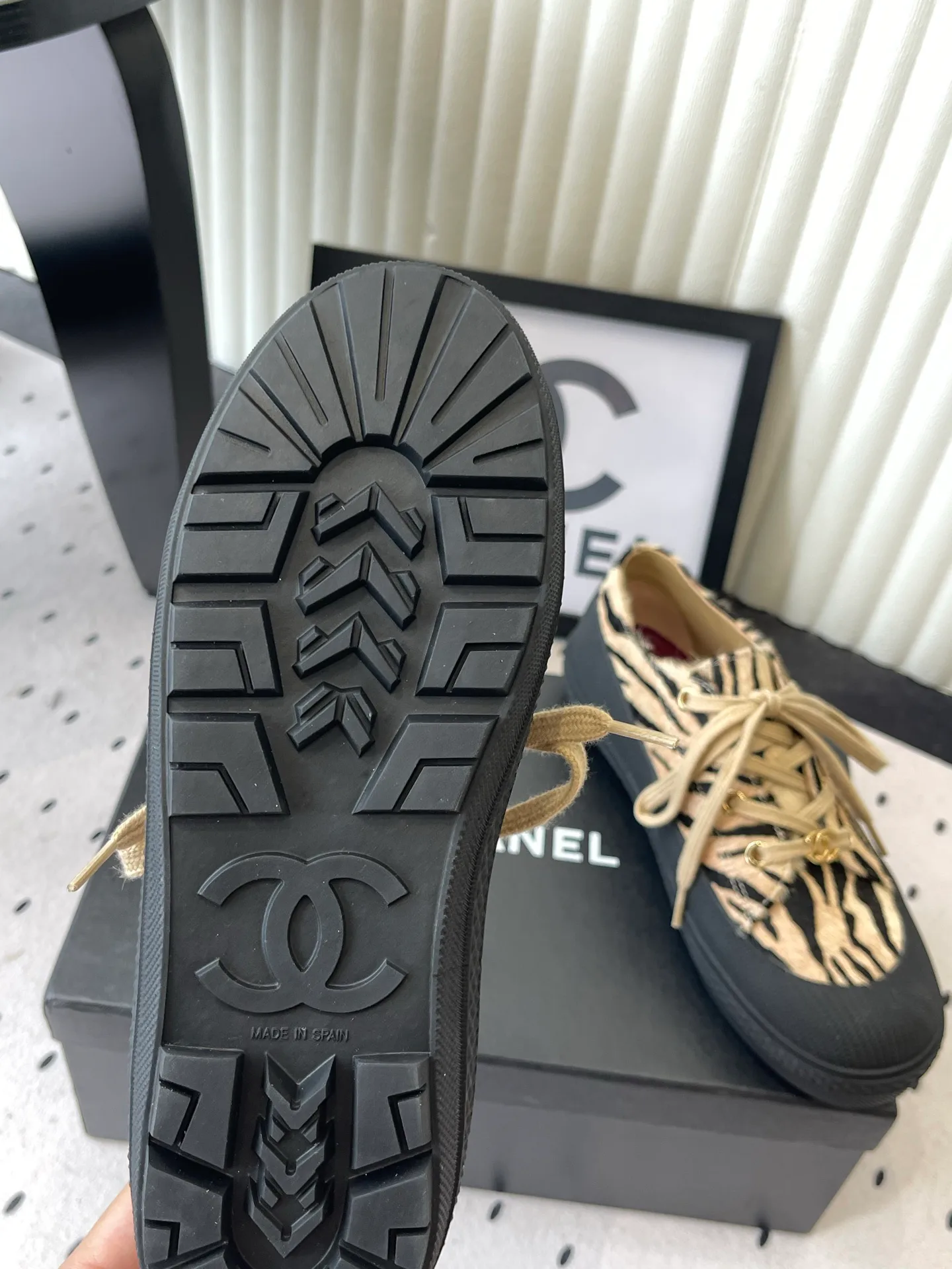 Women's Sneakers CHANEL 18069872
