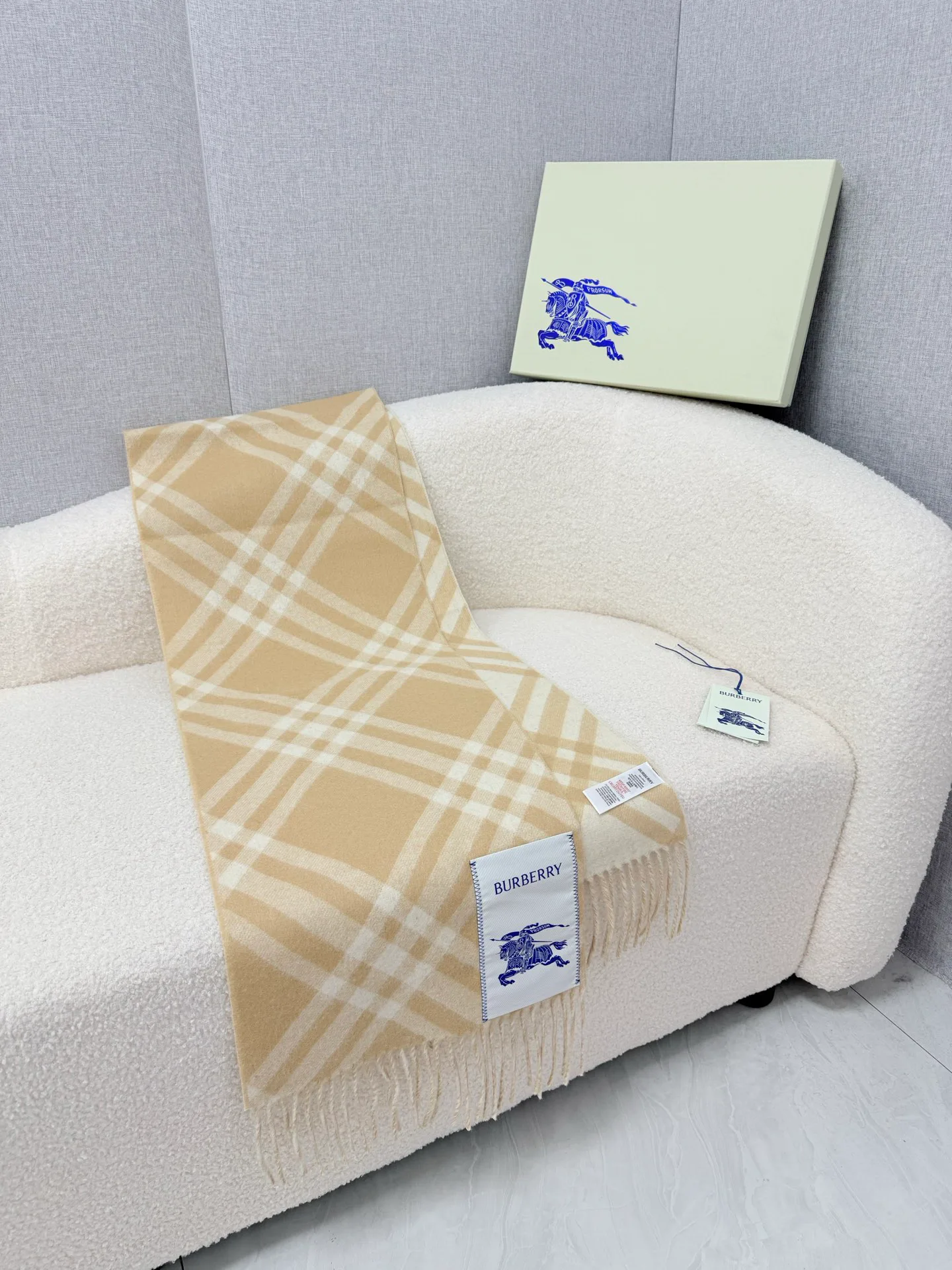 Scarves BURBERRY 18322320