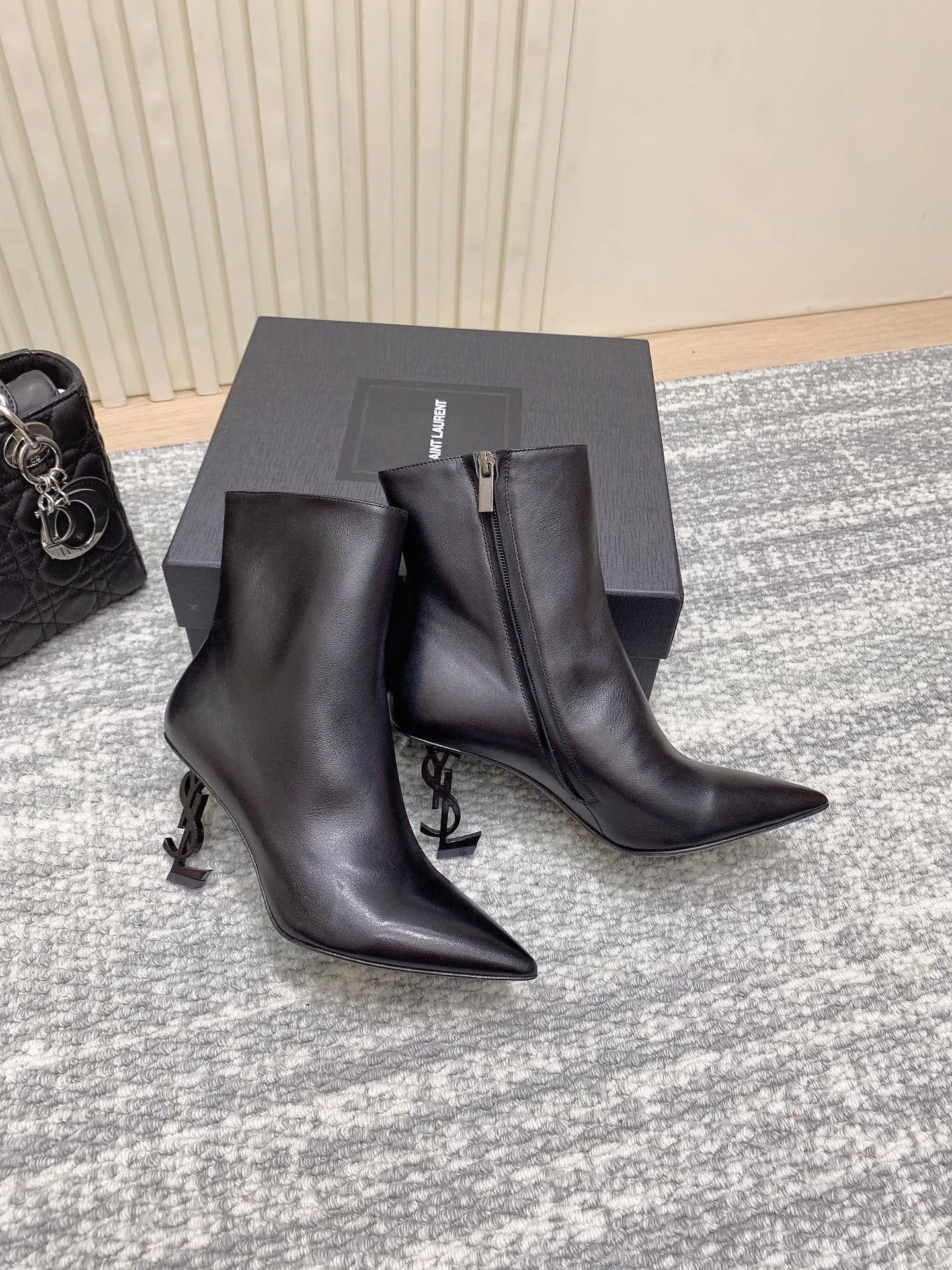 Women's Booties SAINT LAURENT 18080430