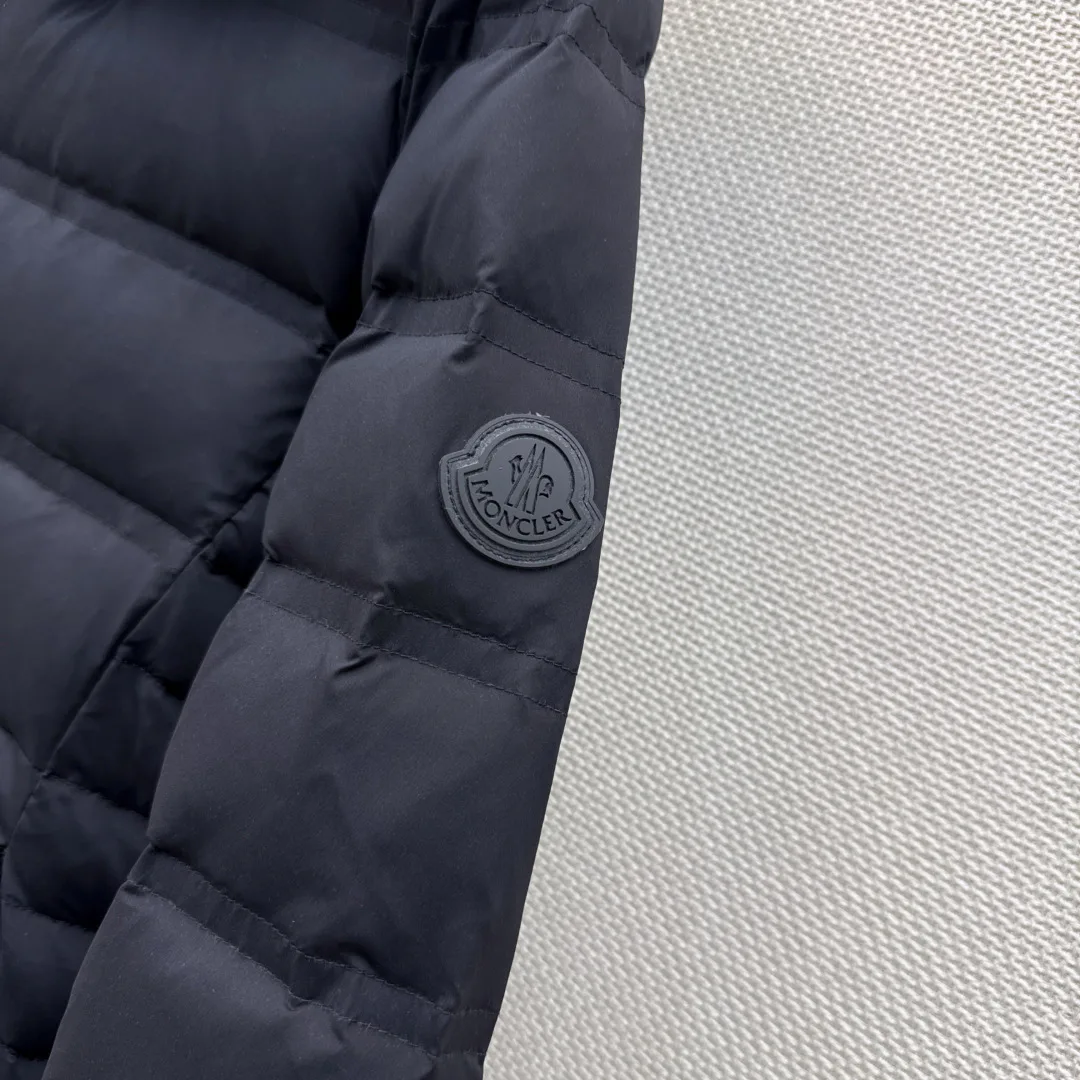 Women's Jackets And Down Jackets MONCLER 18501889