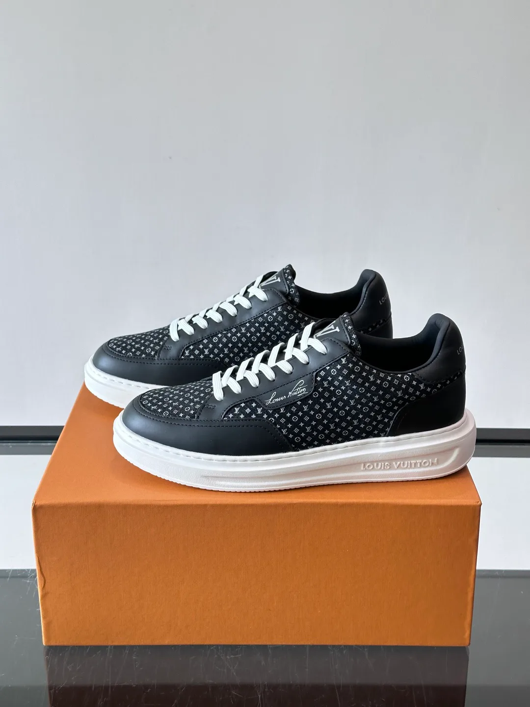 Women's Sneakers LOUIS VUITTON 18102291