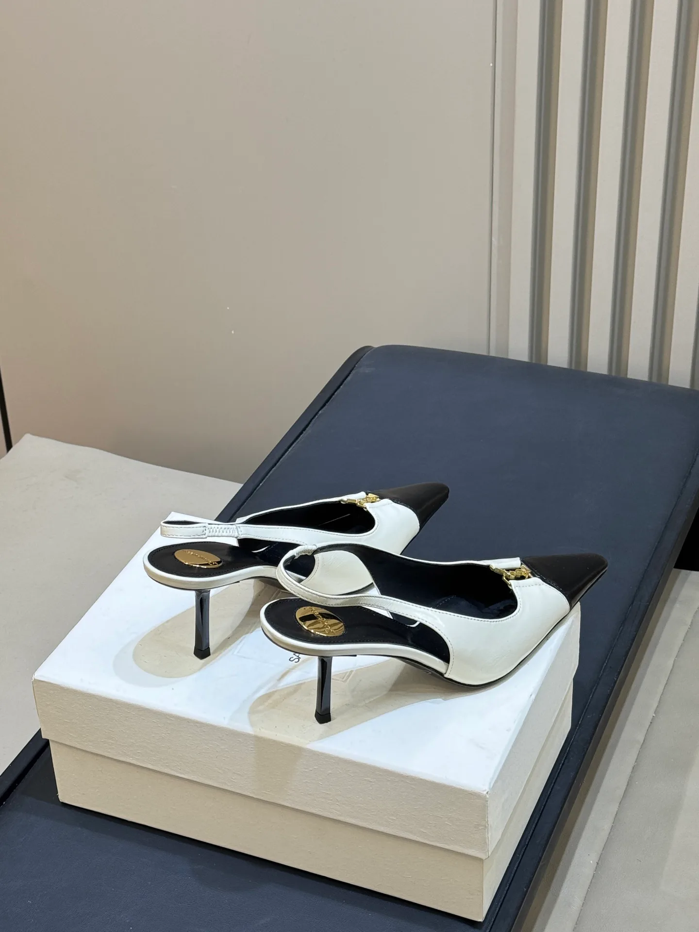 Women's Heels SAINT LAURENT 18073631