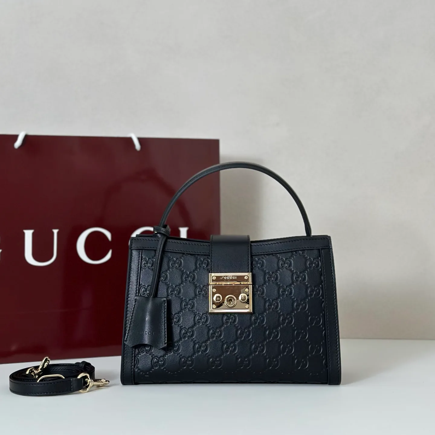 Women's Classic Handbags GUCCI 18310130