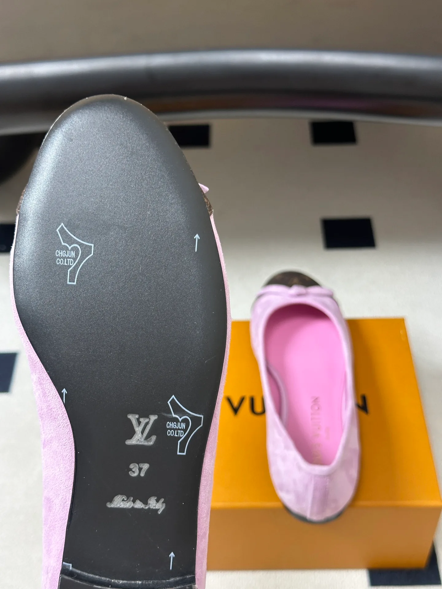 Women's Ballet Flats LOUIS VUITTON 18049408