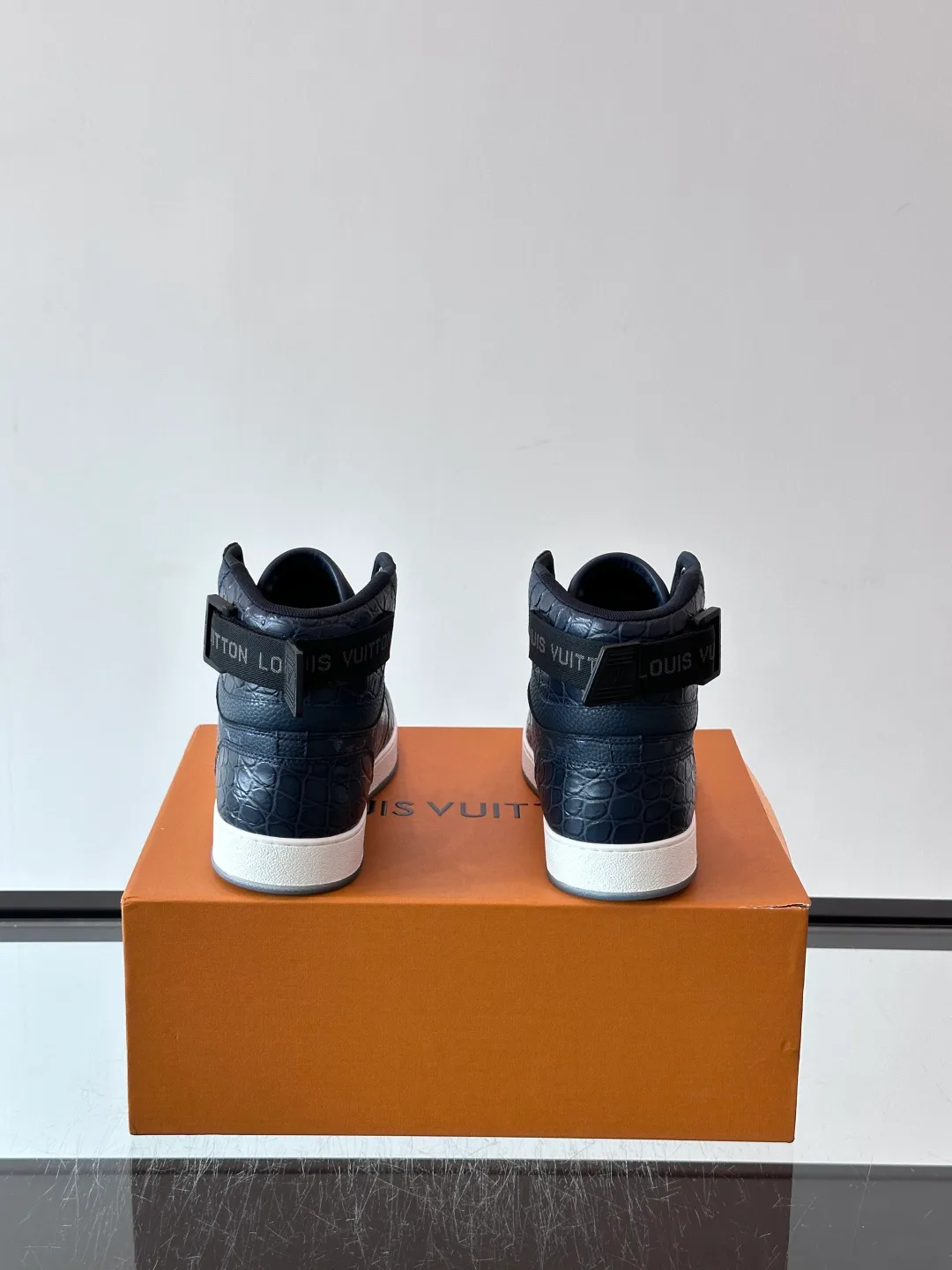 Men's Sneakers LOUIS VUITTON 18400603