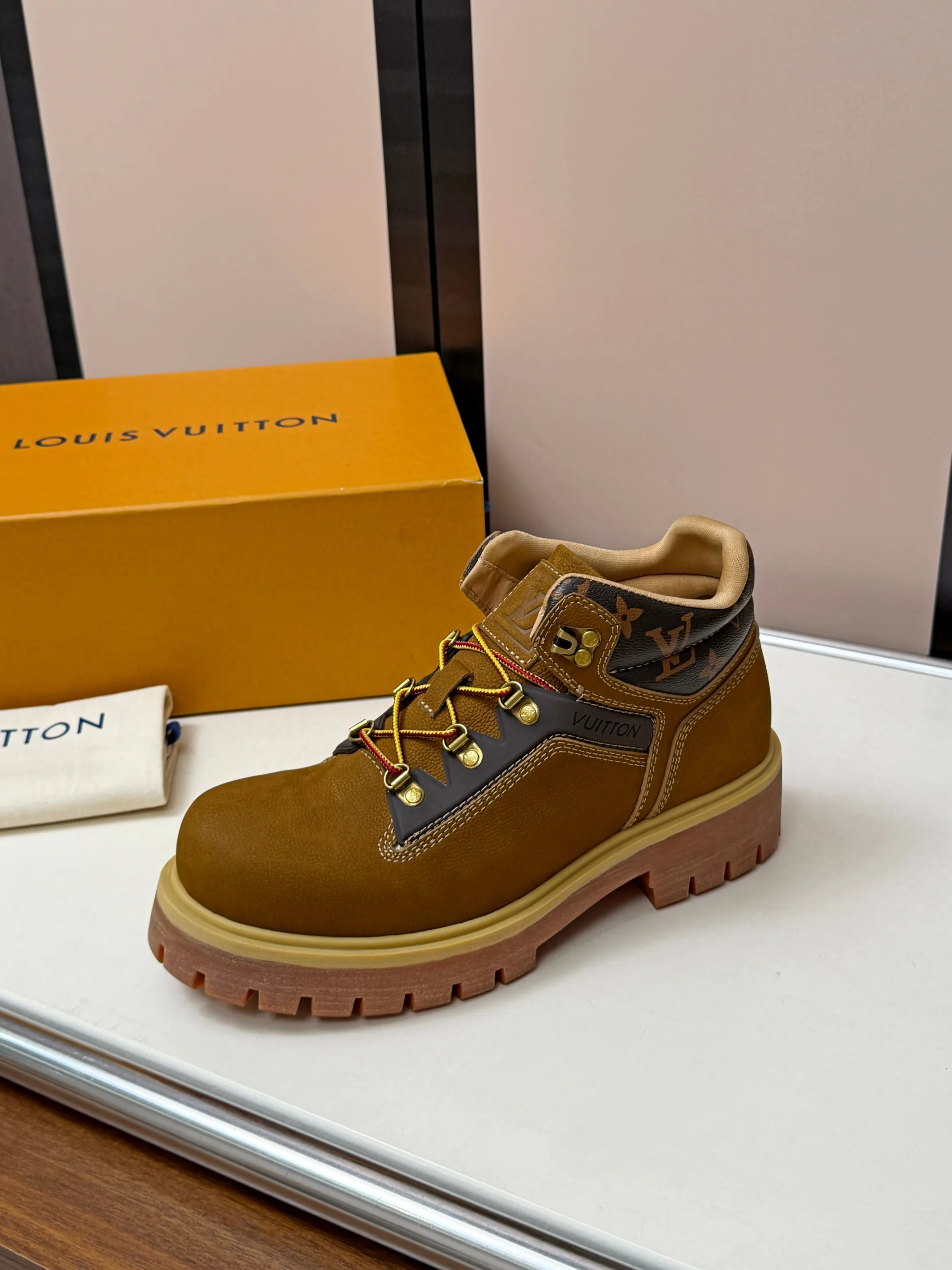 Women's Ankle Boots LOUIS VUITTON 18417473