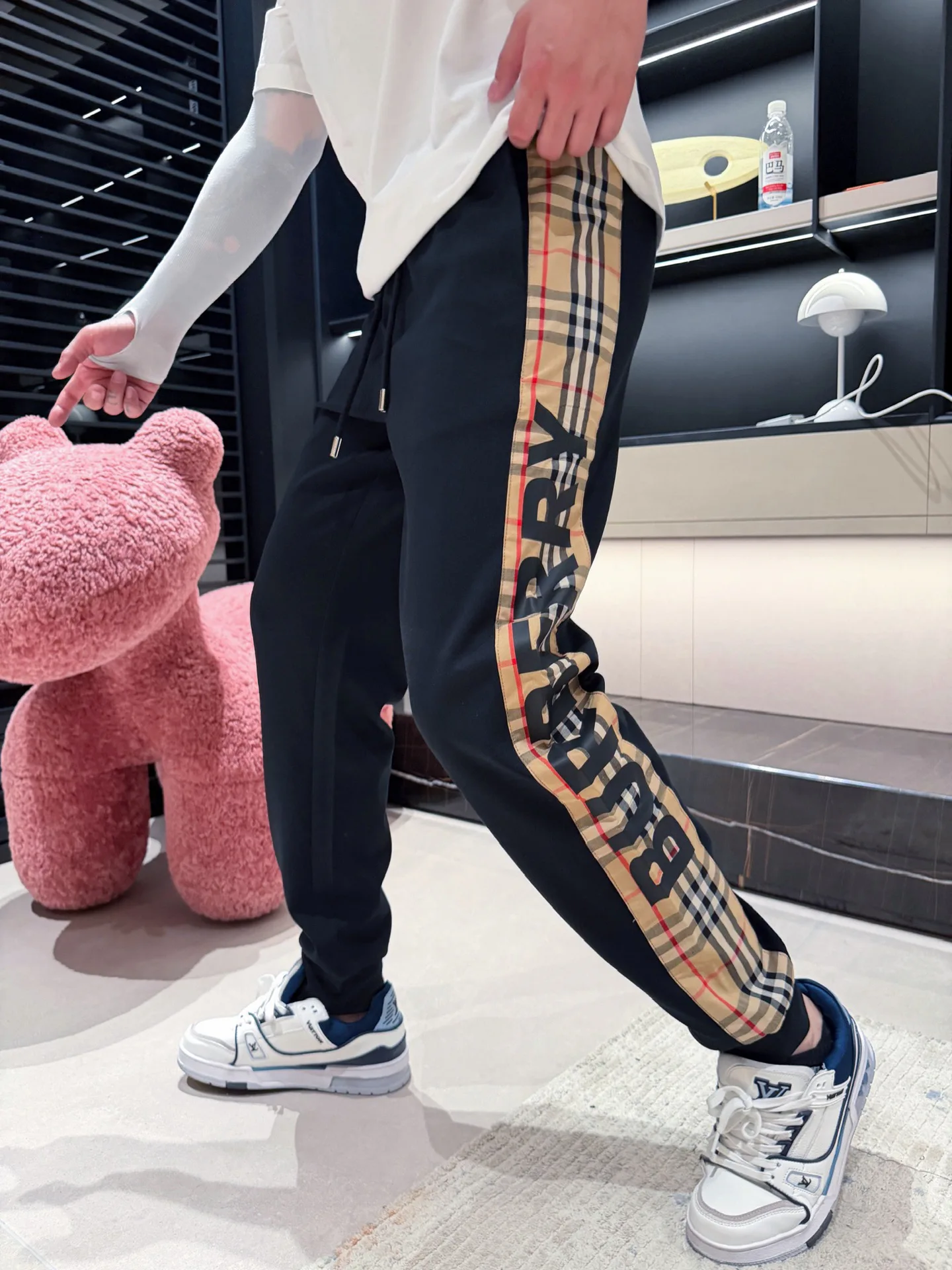 Men's Trousers BURBERRY 18499725