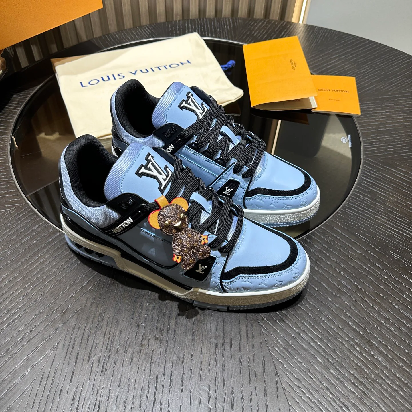 Men's Sneakers LOUIS VUITTON 18192378