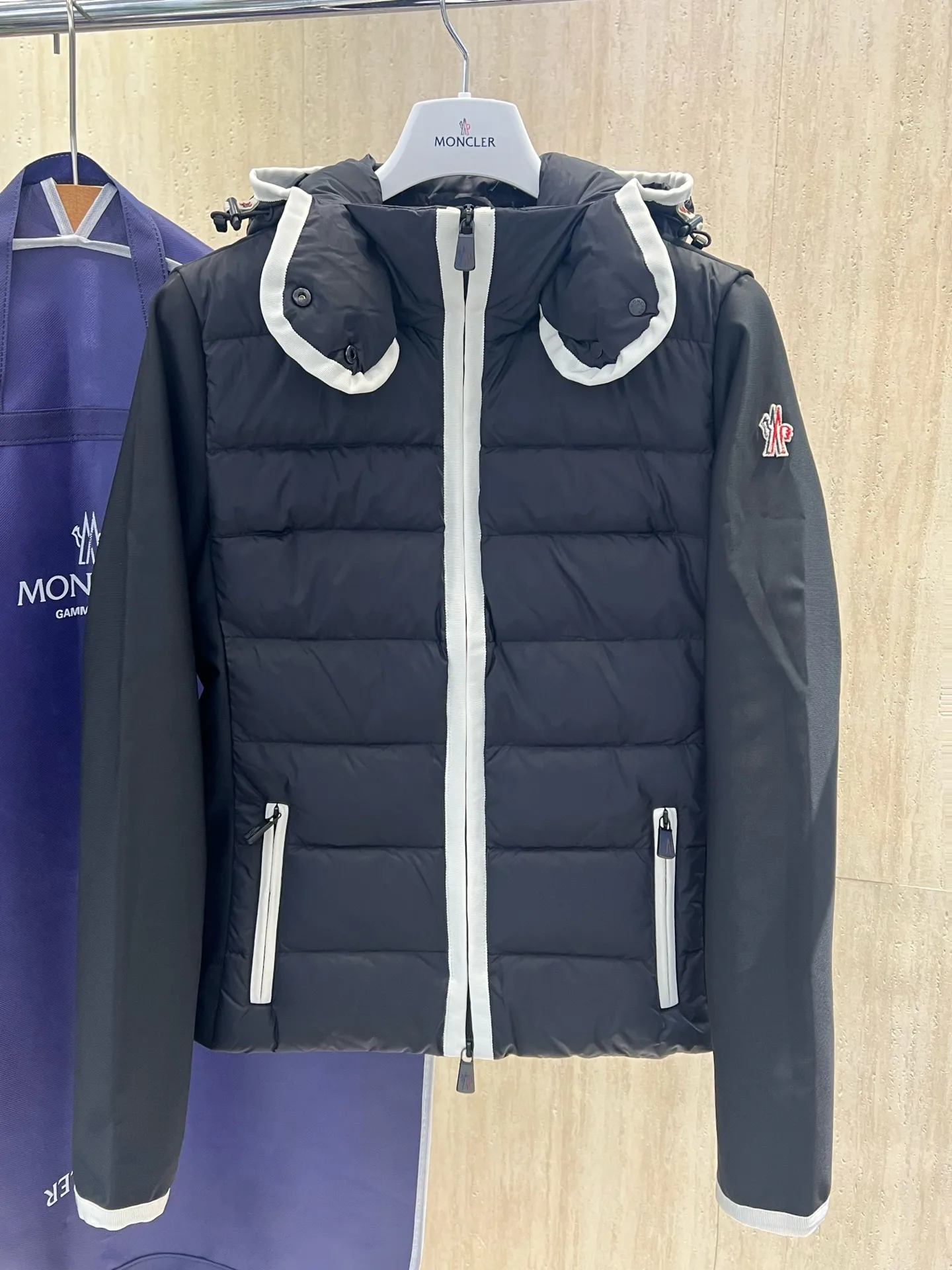 Men's Jackets And Down Jackets MONCLER 18434541