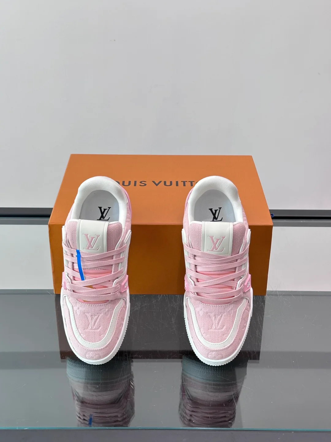 Men's Sneakers LOUIS VUITTON 18142179