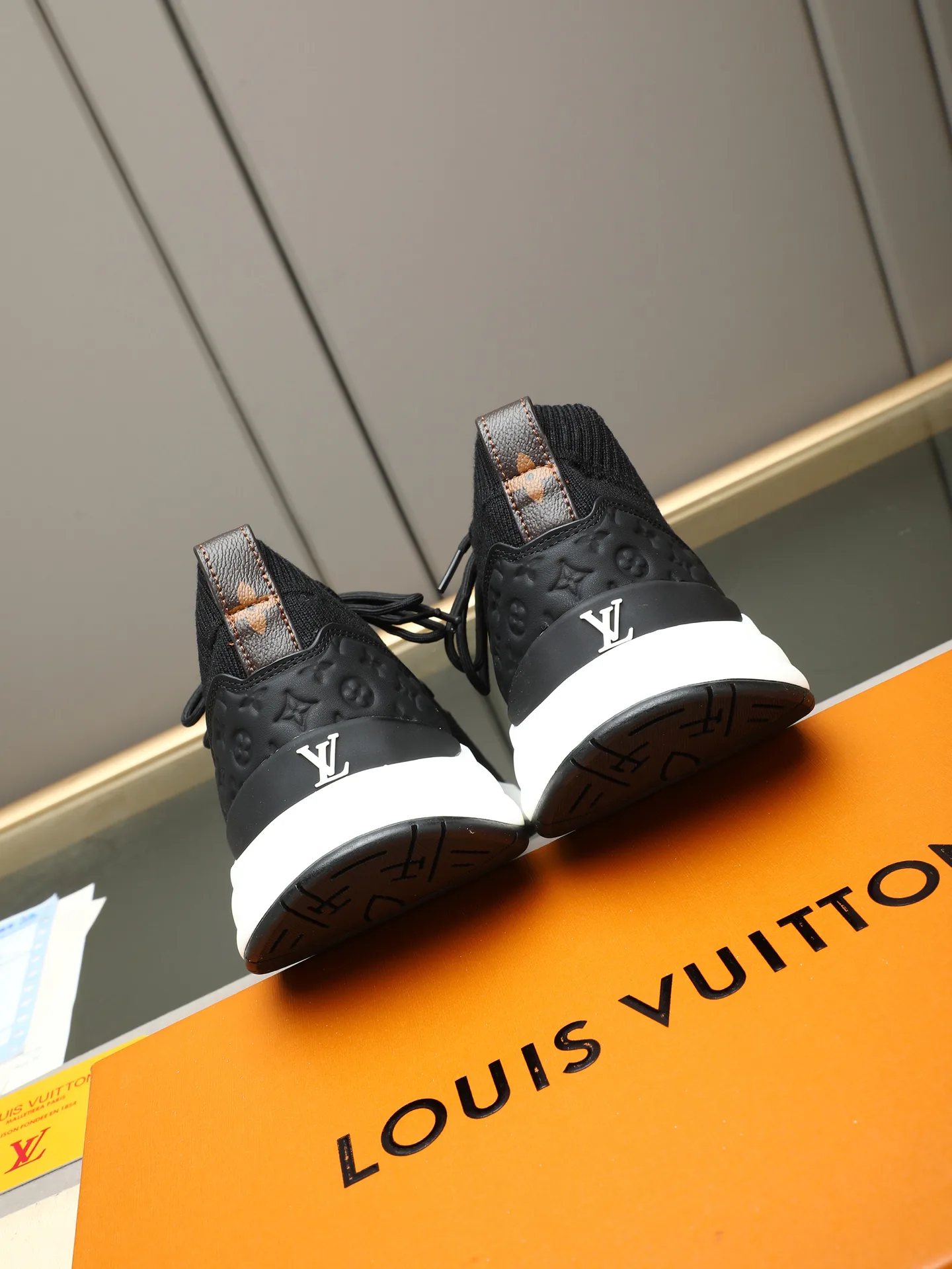 Men's Sneakers LOUIS VUITTON 17947265