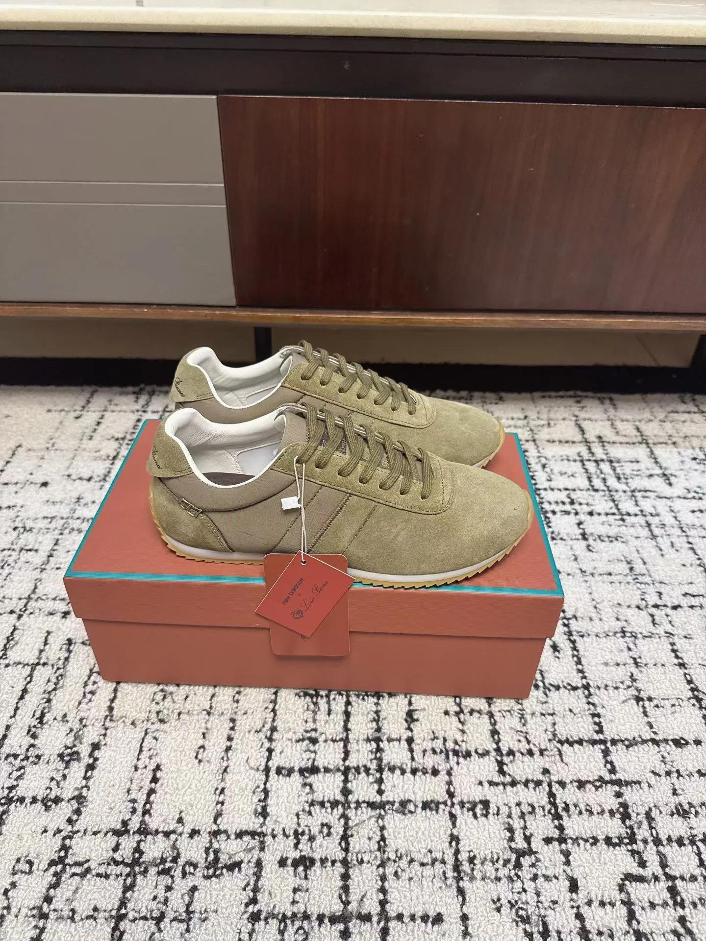 Women's Sneakers LORO PIANA 17335019