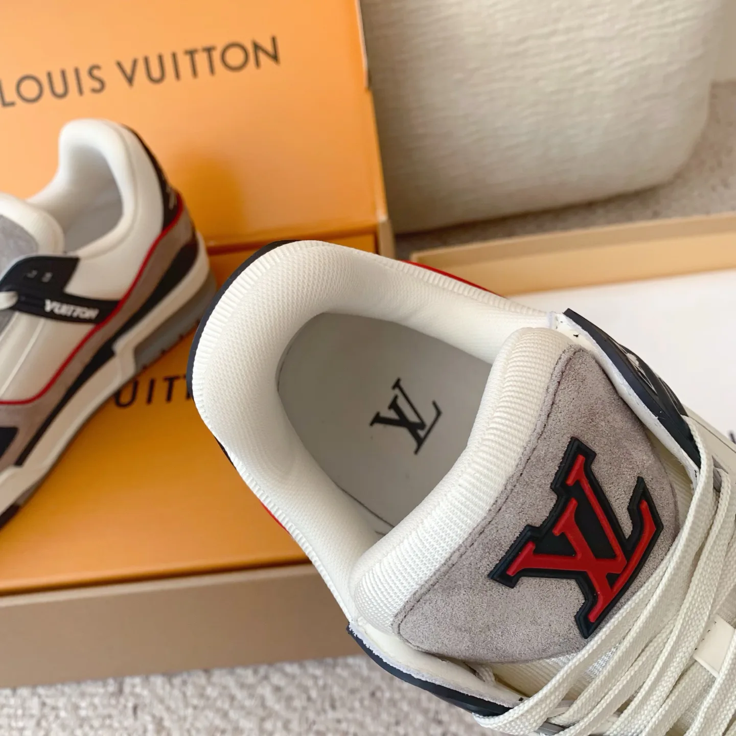 Men's Sneakers LOUIS VUITTON 18258376