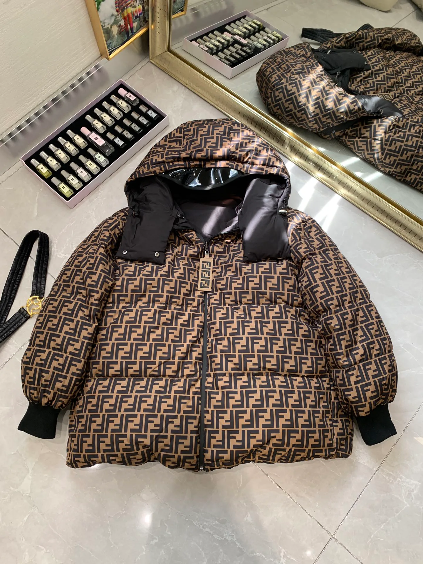 Куртки И Пуховики Женские Fendi 18585344