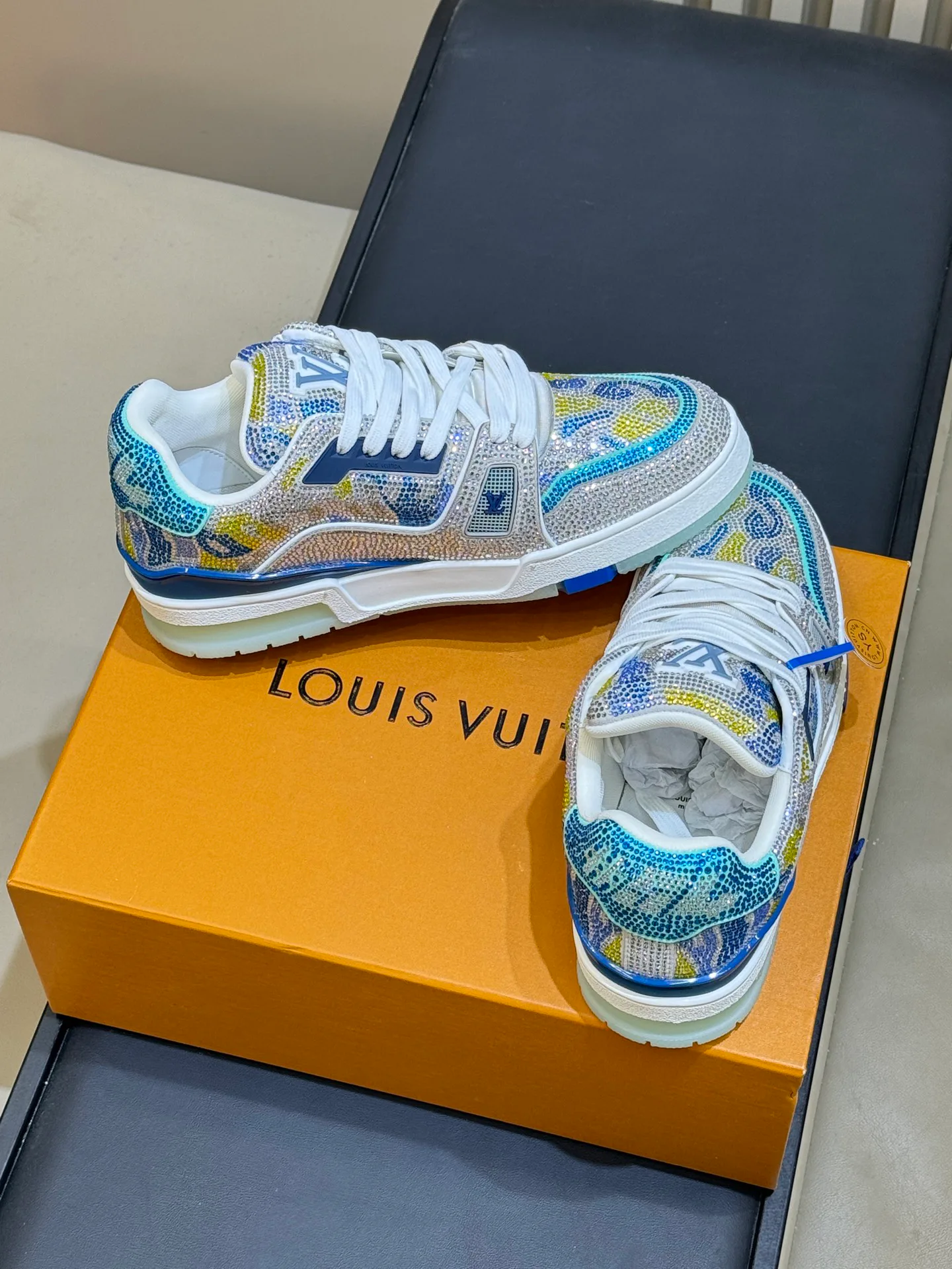 Women's Sneakers LOUIS VUITTON 18073565