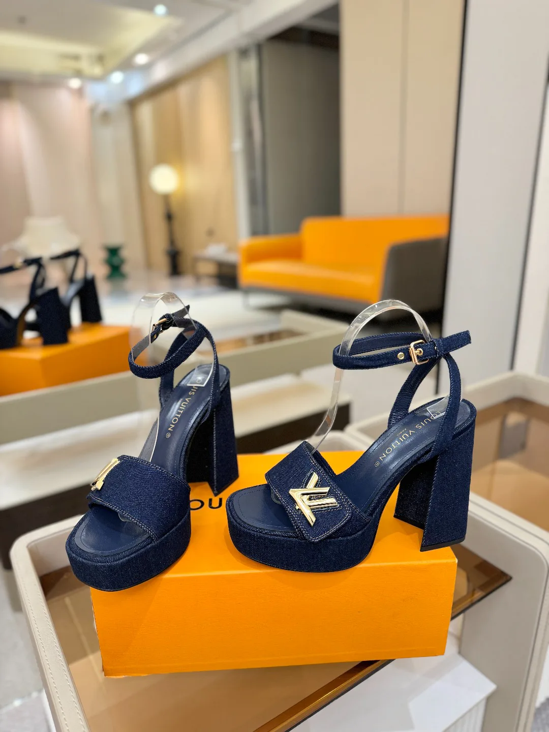 Women's Open-Toe Sandals LOUIS VUITTON 17946845