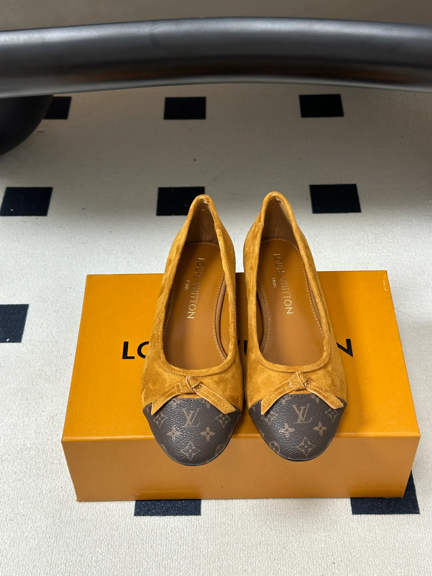 Women's Ballet Flats LOUIS VUITTON 18049407
