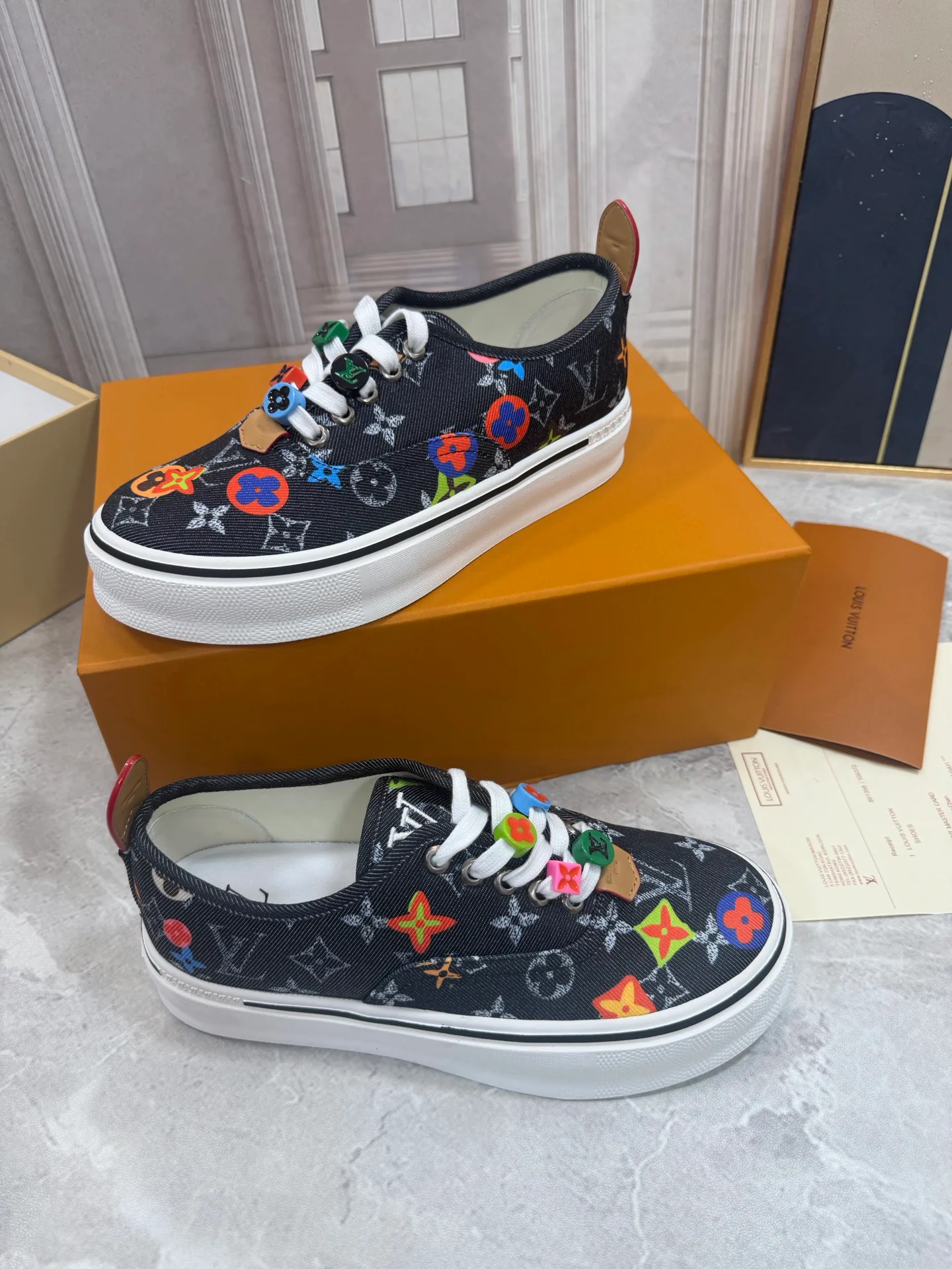 Men's Sneakers LOUIS VUITTON 18190068
