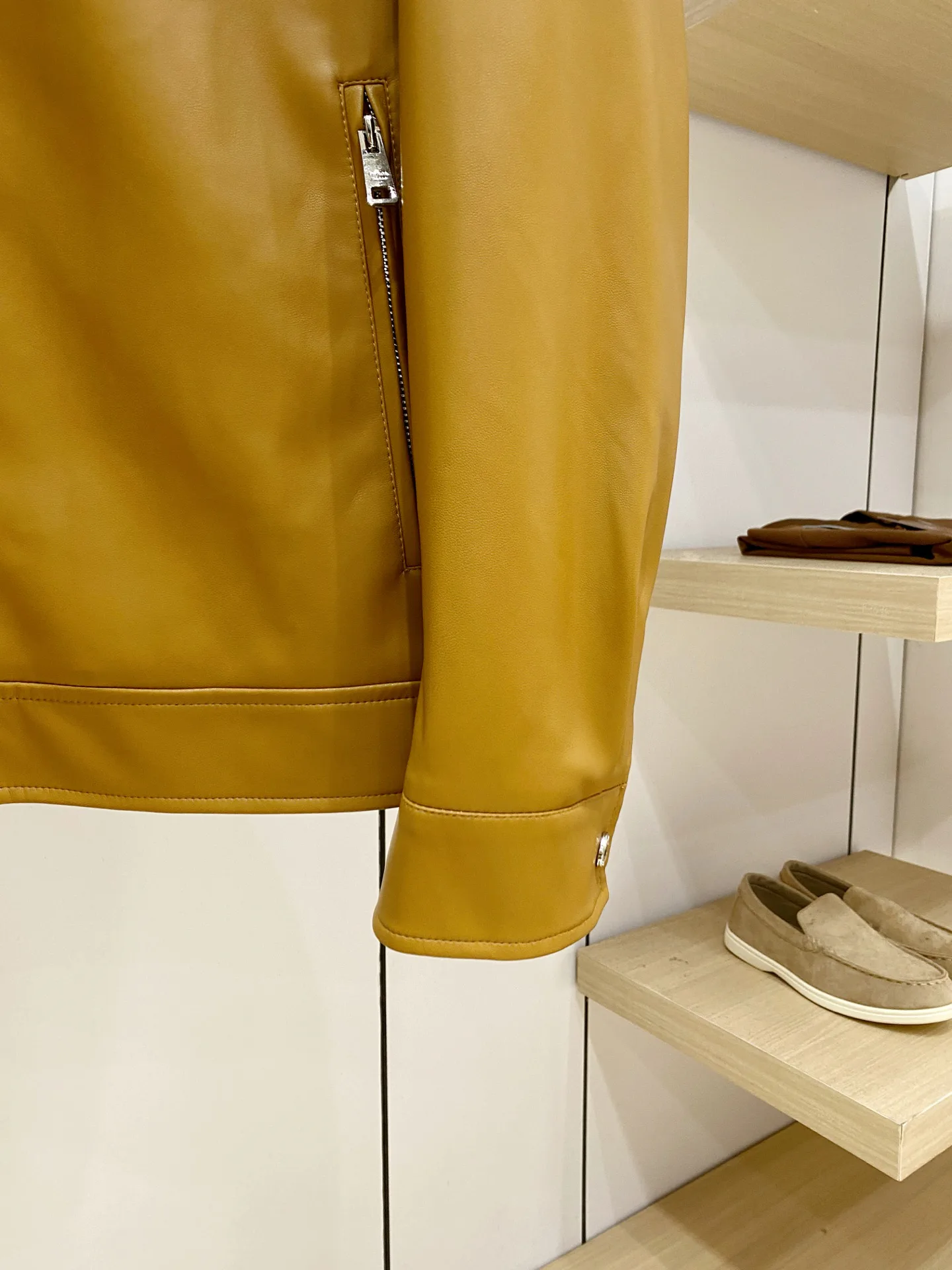 Men's Leather Jackets And Sheepskin Coats PRADA 18315651