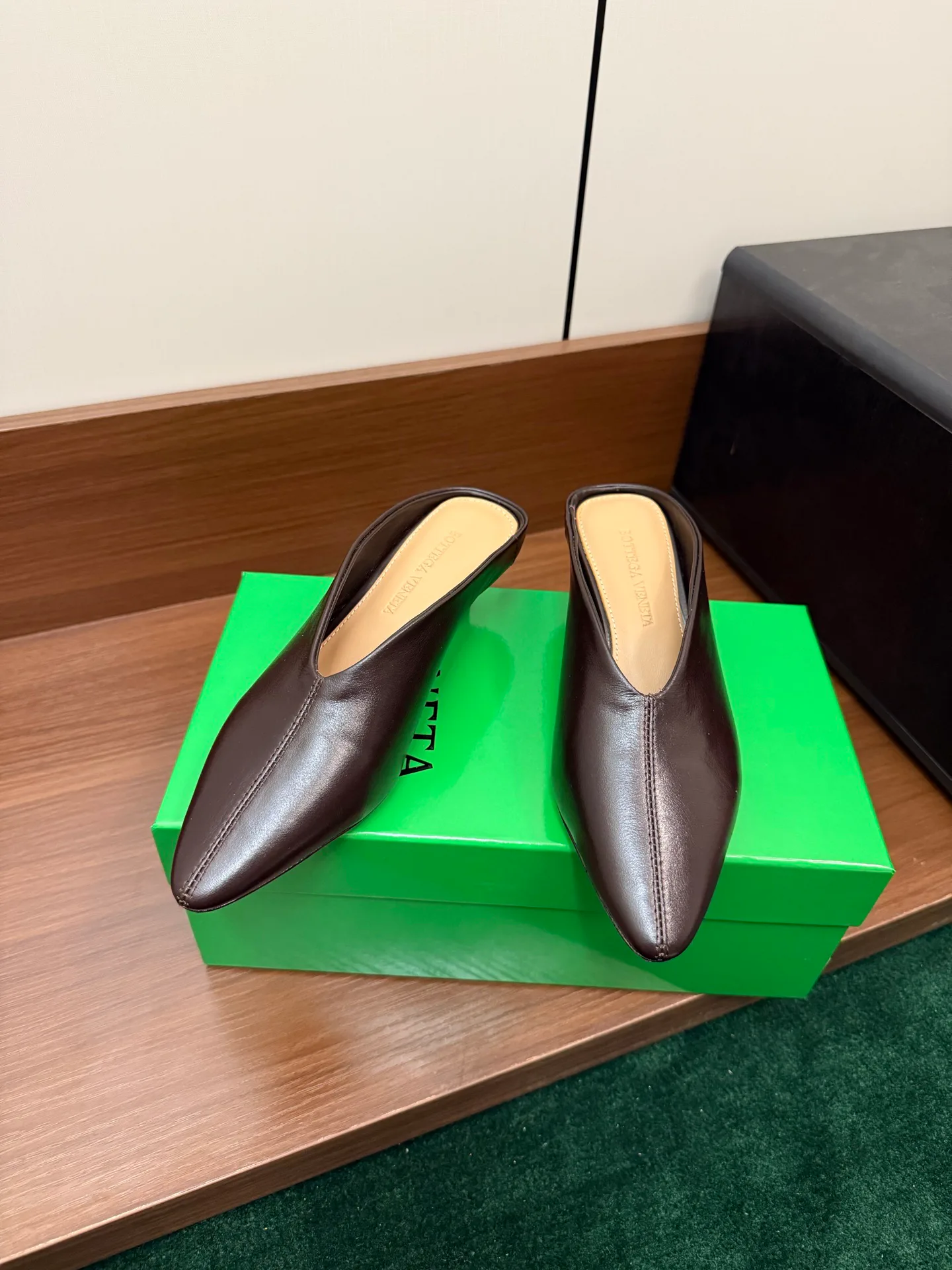 Women's Mules And Clogs BOTTEGA VENETA 17816996