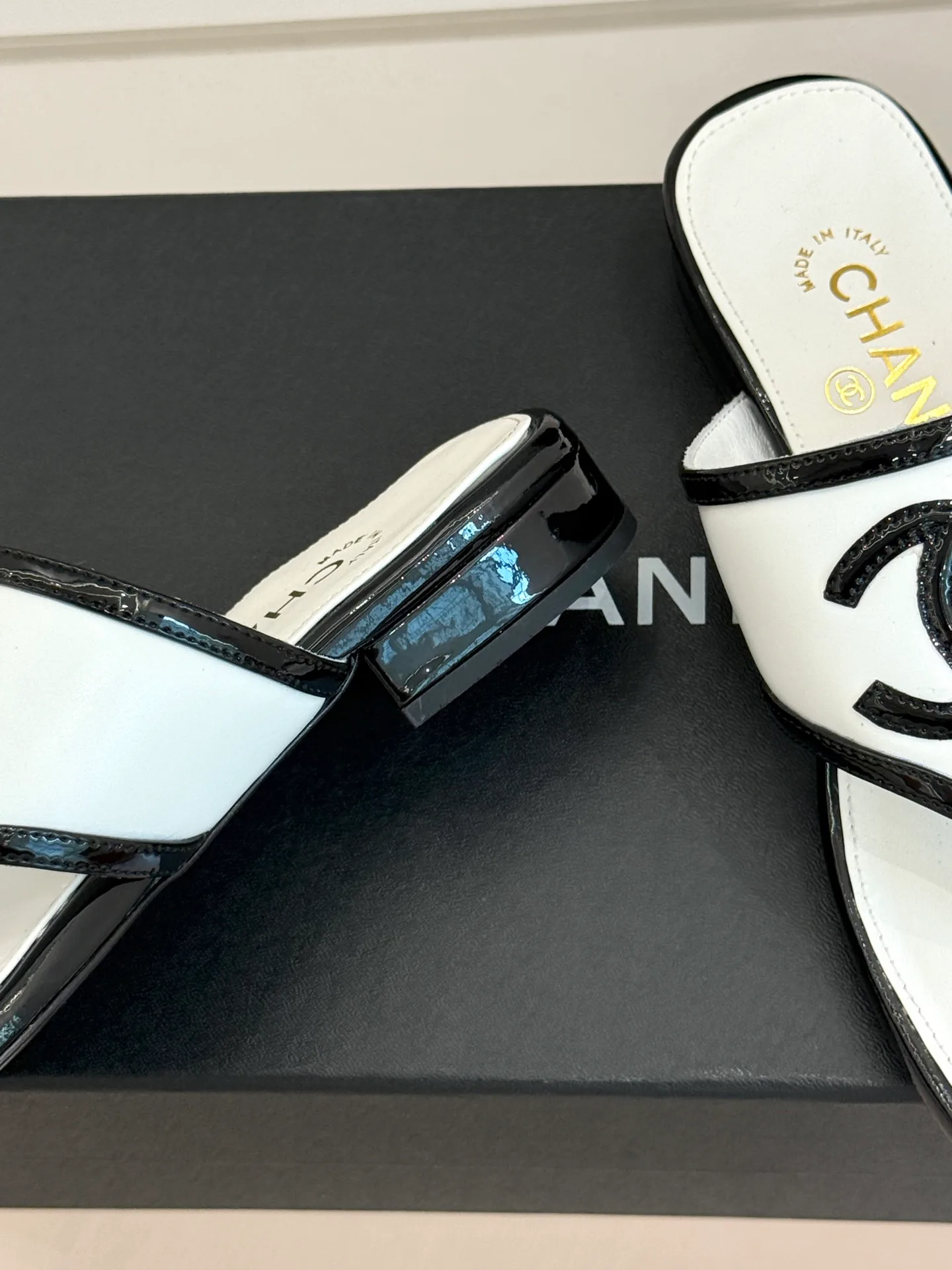Women's Flip-Flops CHANEL 17425291