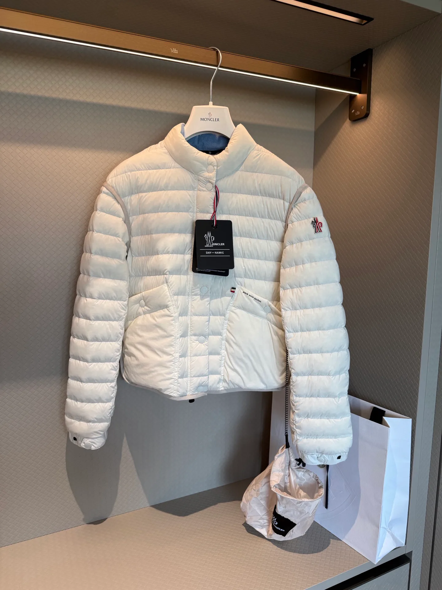 Women's Jackets And Down Jackets MONCLER 18391928