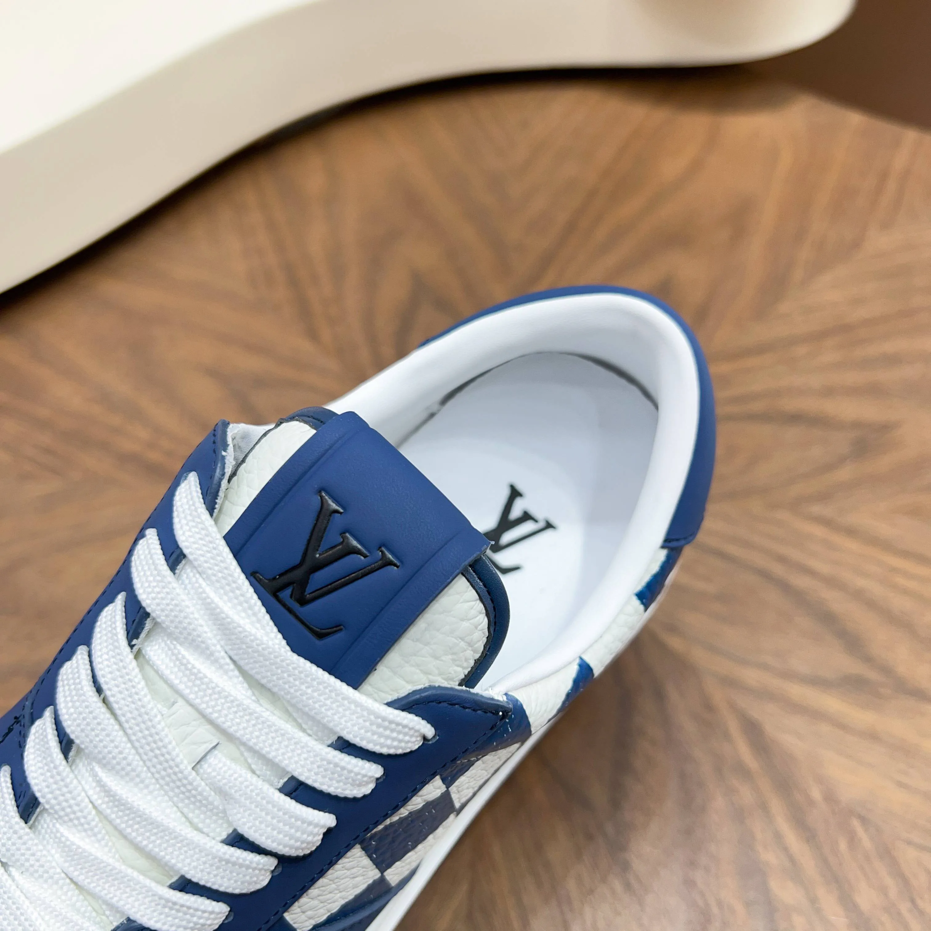 Men's Sneakers LOUIS VUITTON 18117102